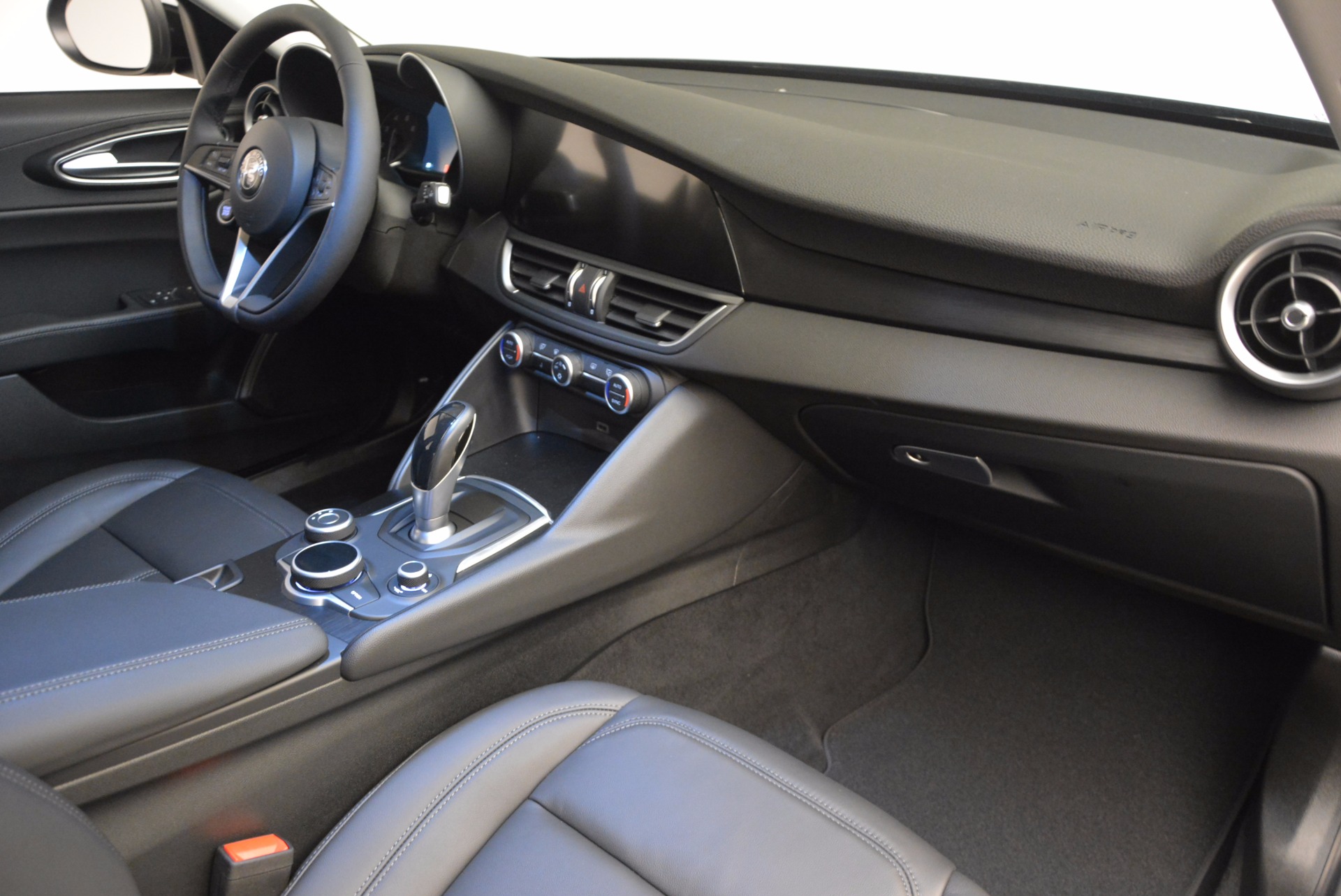 New-2017-Alfa-Romeo-Giulia-Q4