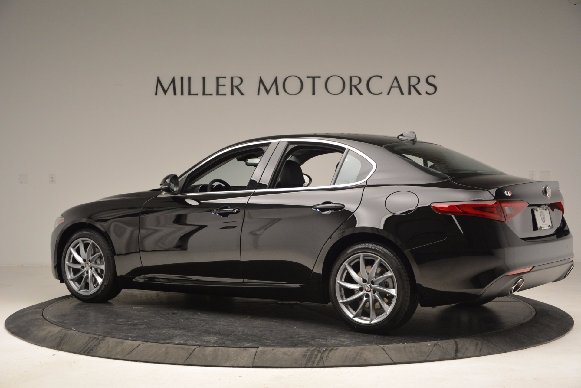 New-2017-Alfa-Romeo-Giulia-Q4