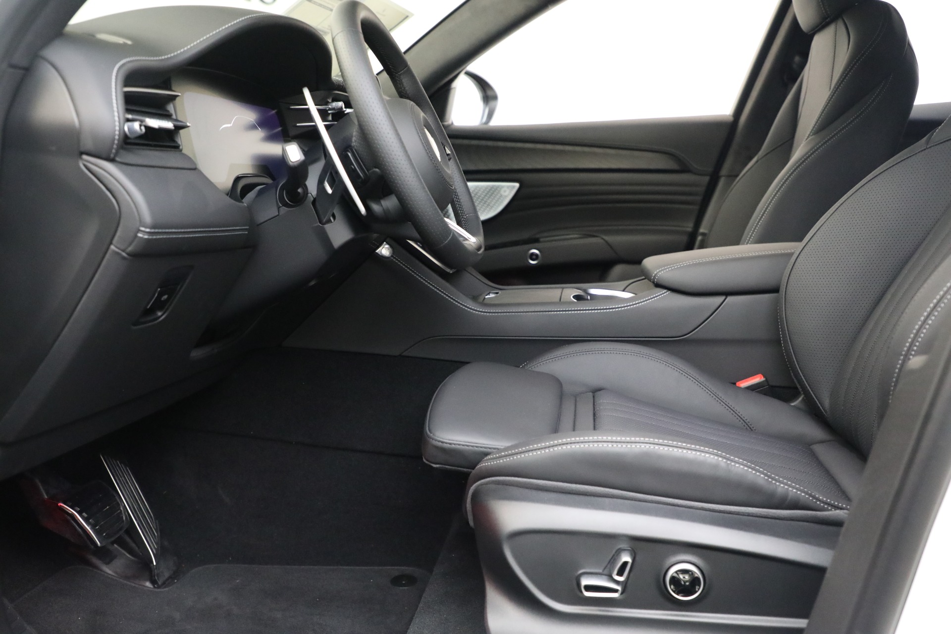 New-2025-Maserati-Grecale-Modena