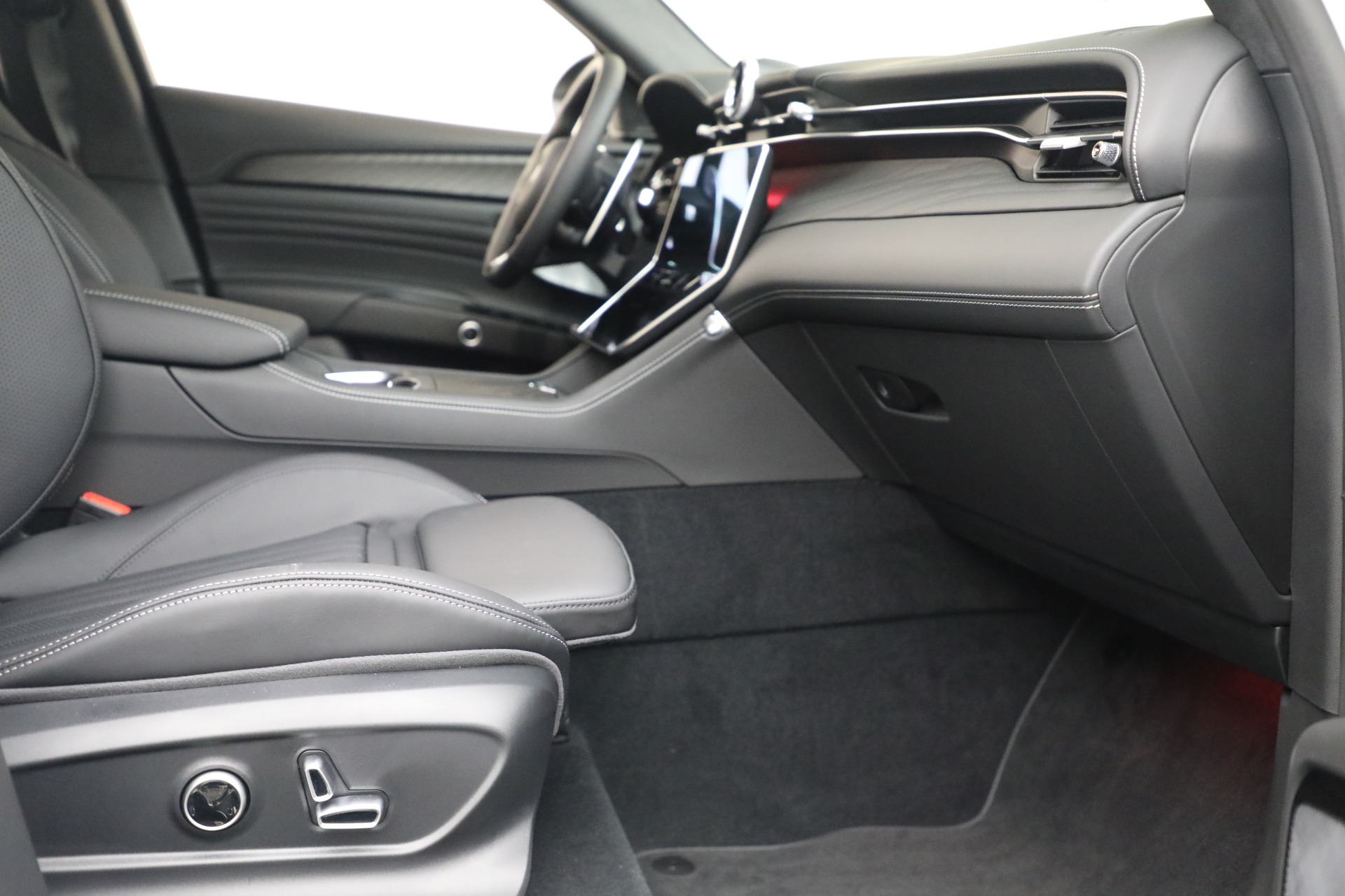 New-2025-Maserati-Grecale-Modena