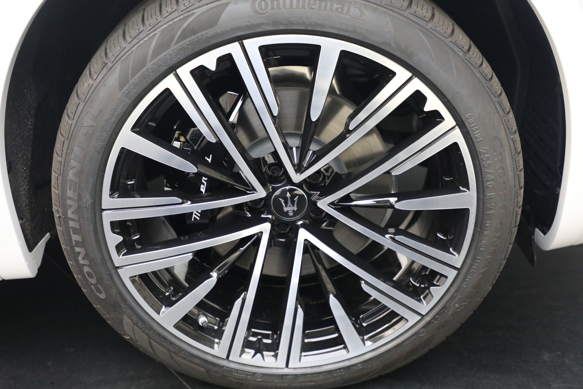 New-2025-Maserati-Grecale-Modena