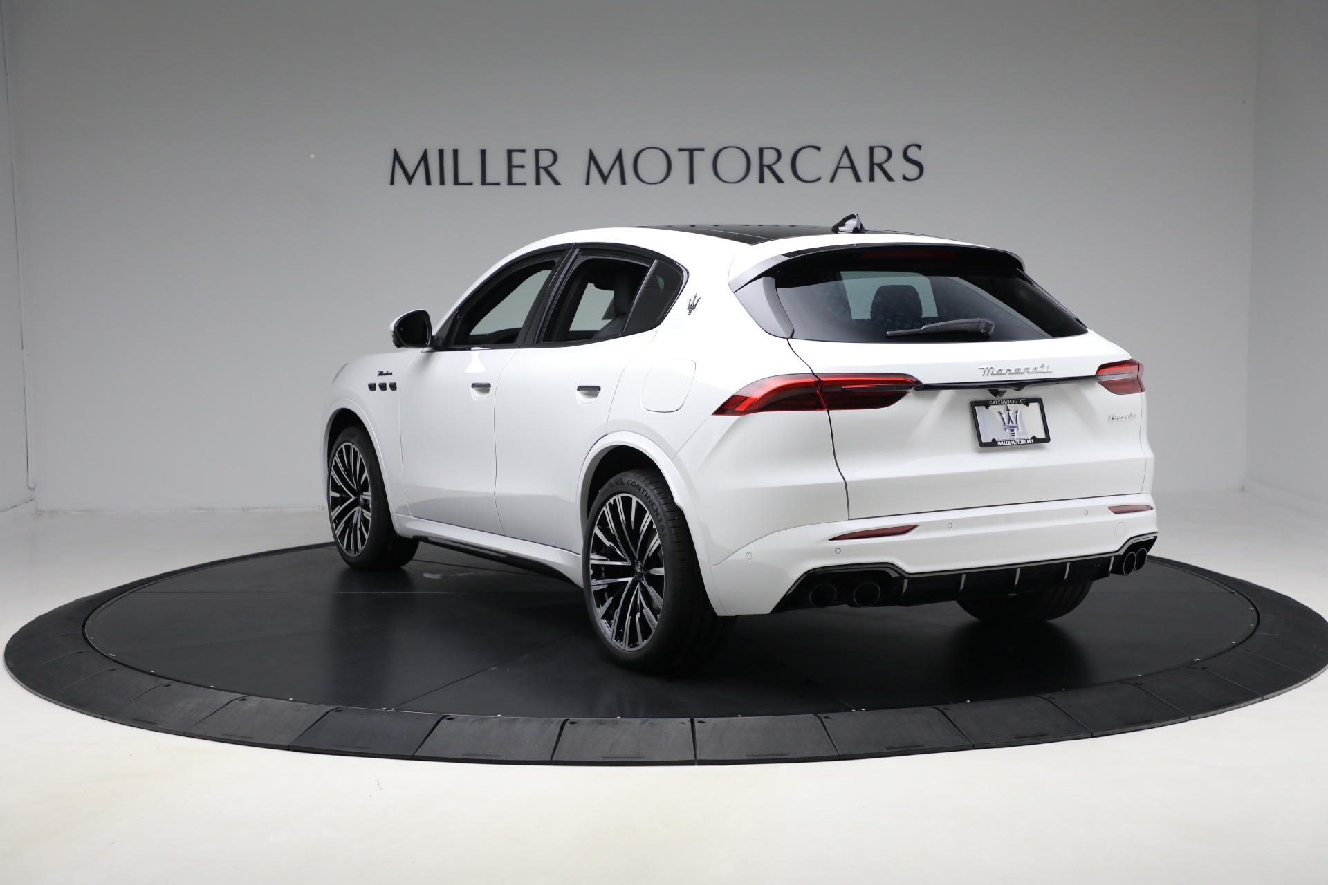 New-2025-Maserati-Grecale-Modena