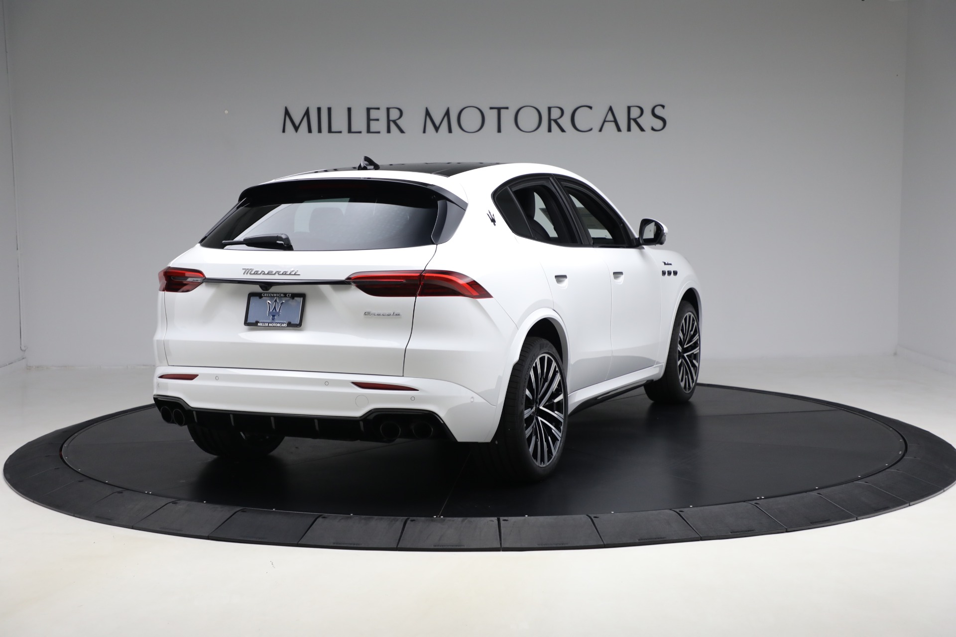 New-2025-Maserati-Grecale-Modena