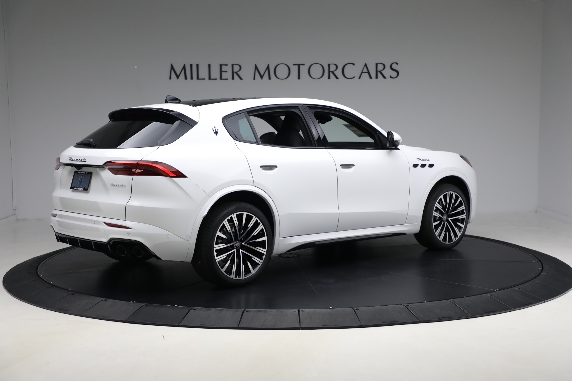 New-2025-Maserati-Grecale-Modena