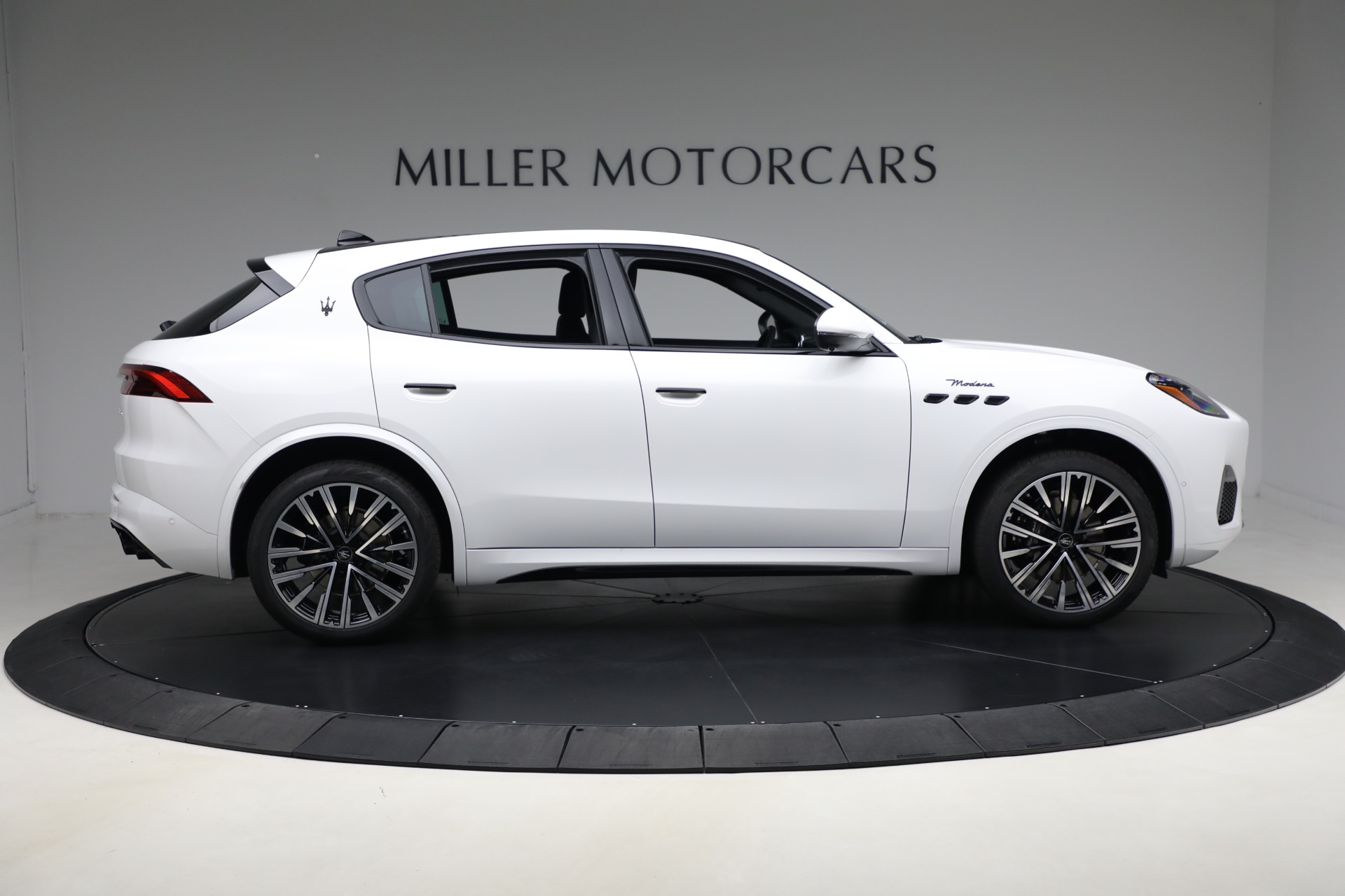 New-2025-Maserati-Grecale-Modena