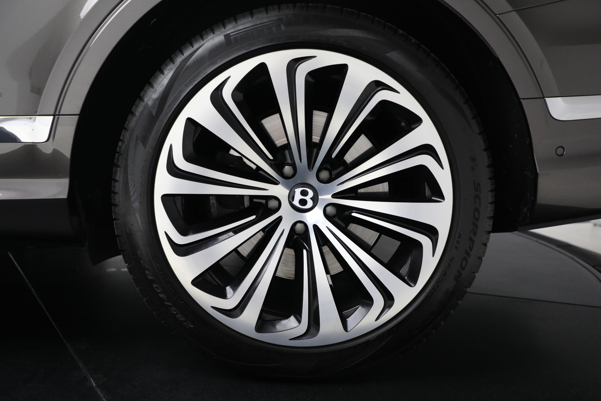 Used-2021-Bentley-Bentayga-V8