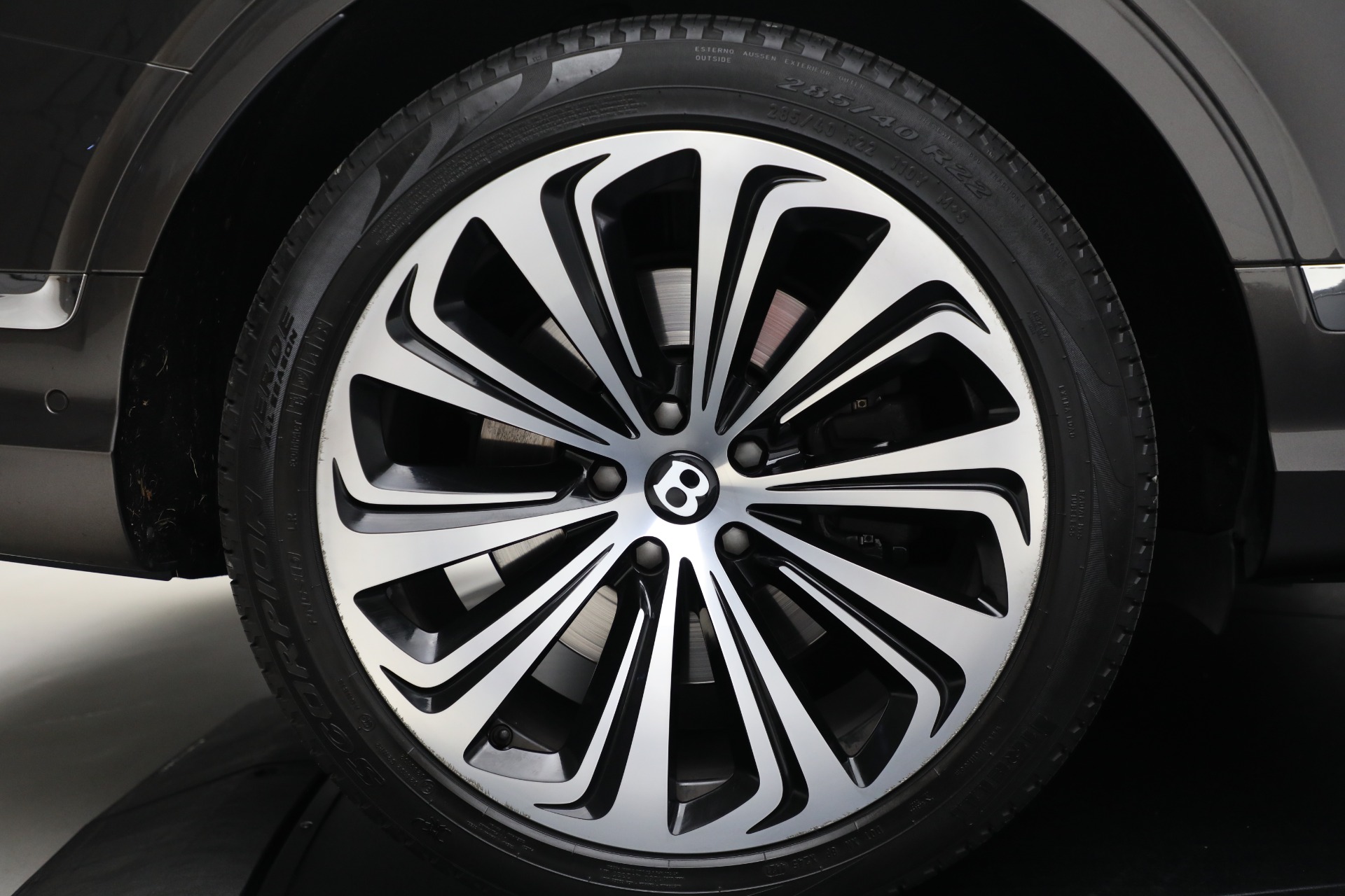 Used-2021-Bentley-Bentayga-V8