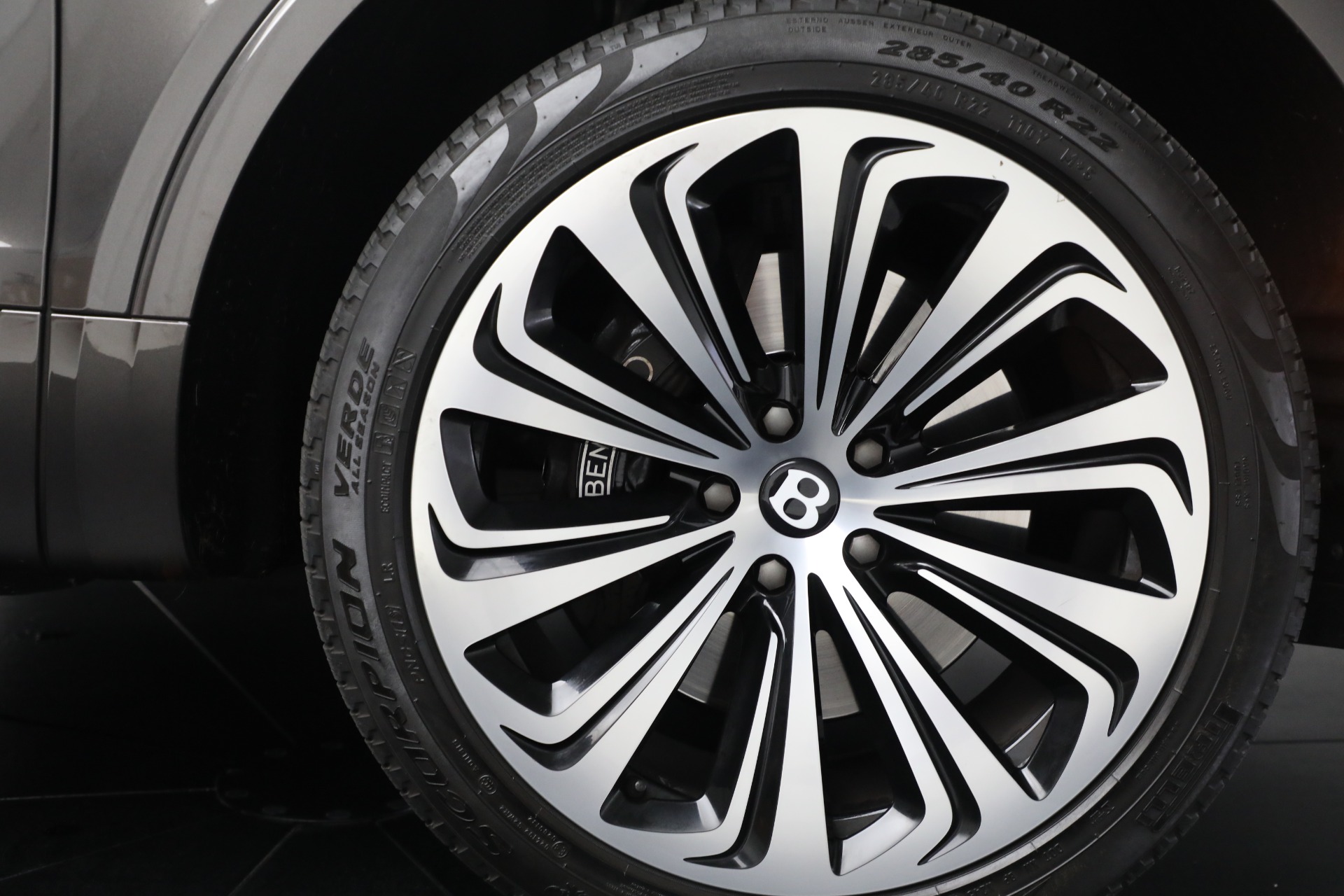 Used-2021-Bentley-Bentayga-V8