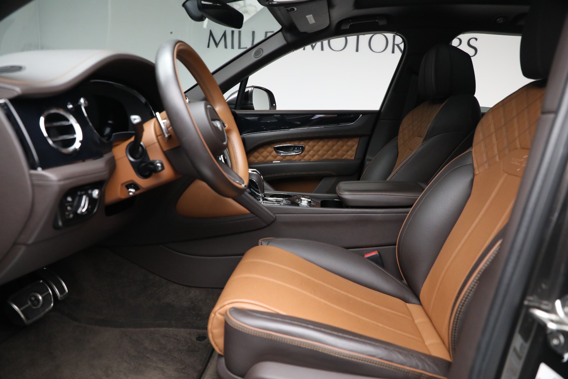Used-2021-Bentley-Bentayga-V8