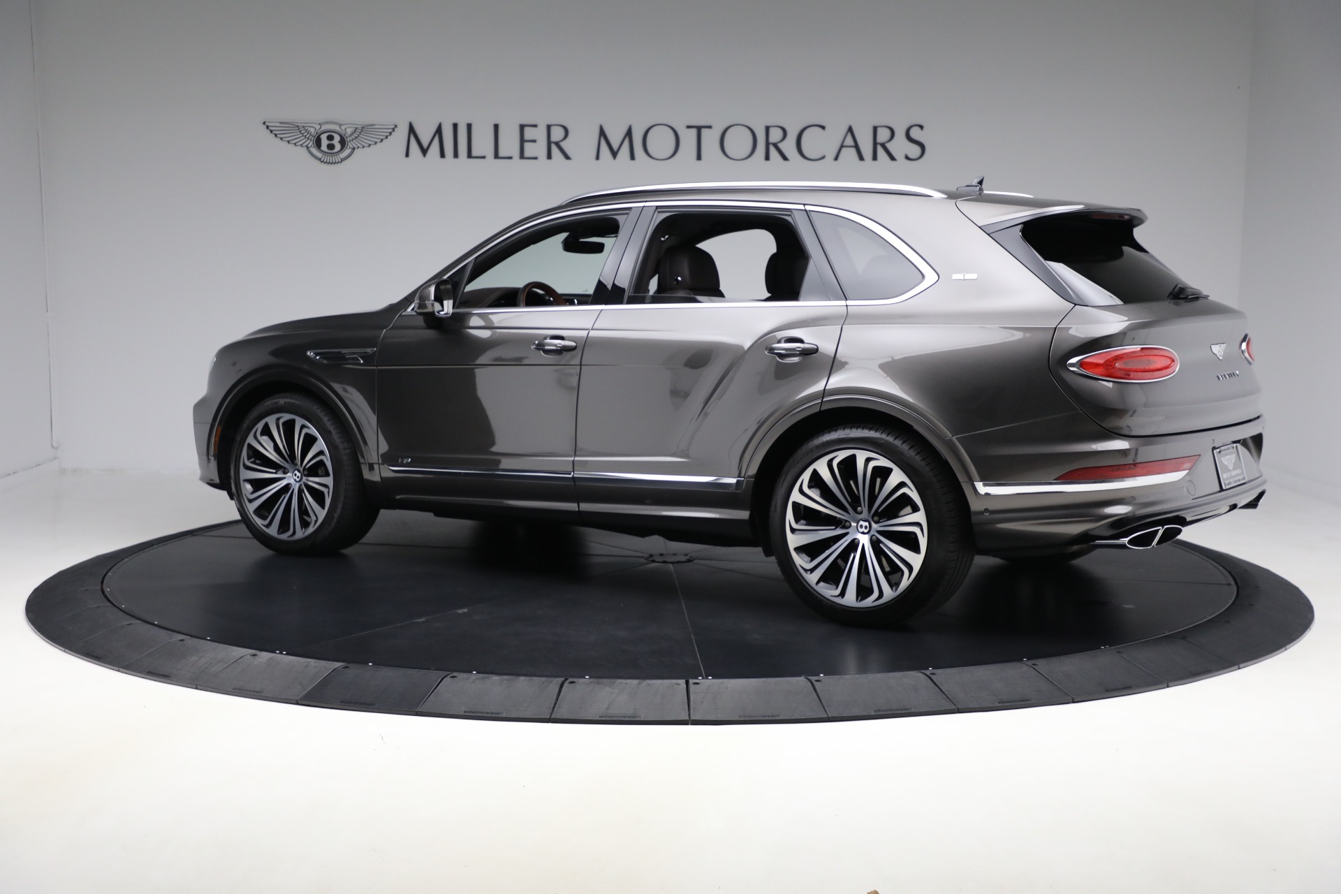 Used-2021-Bentley-Bentayga-V8