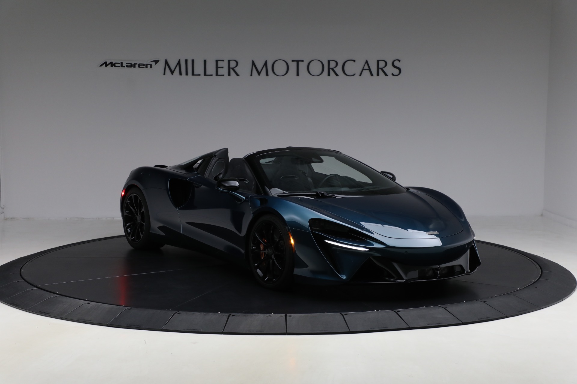 Used-2025-McLaren-Artura-Spider