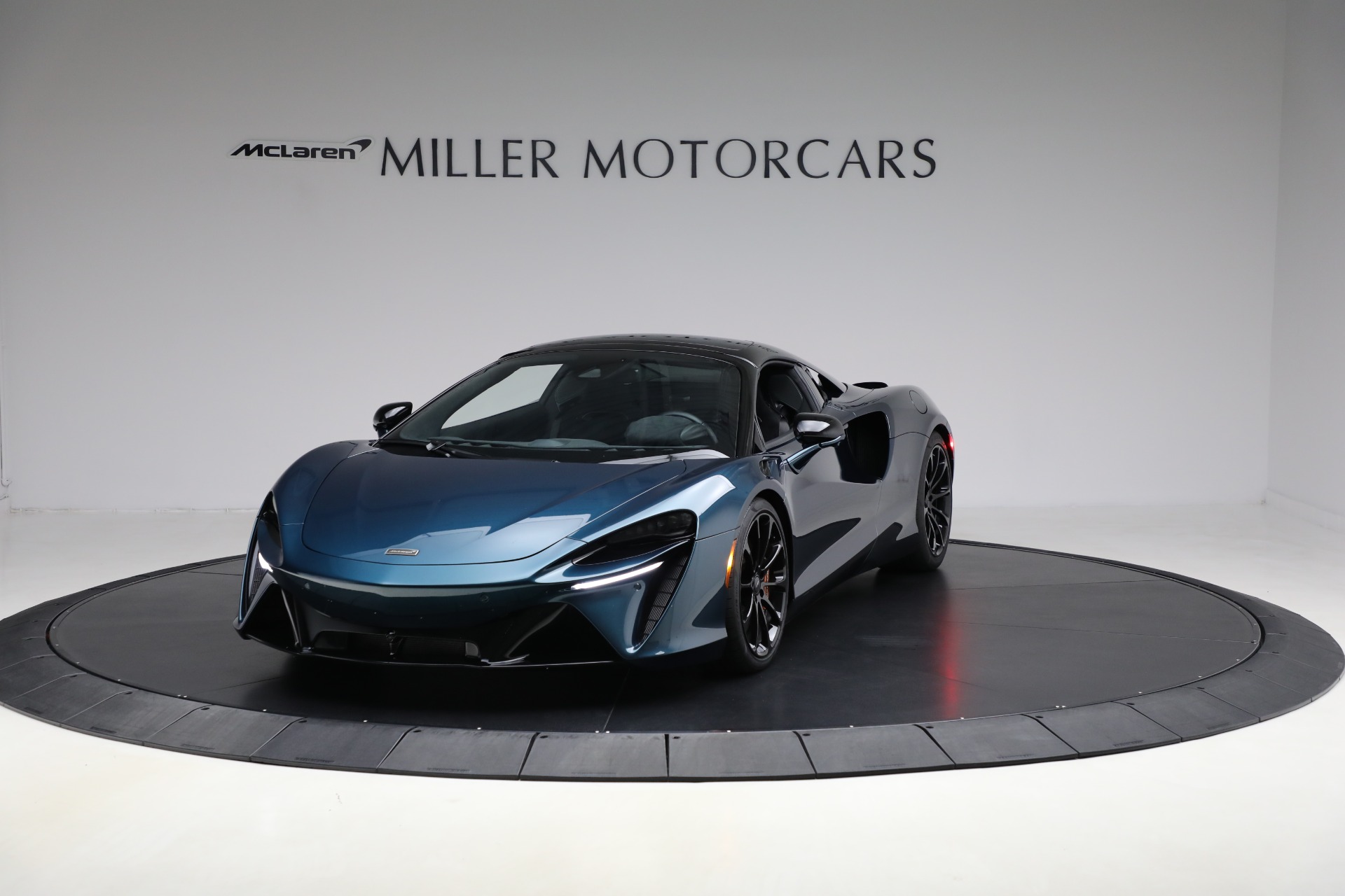 Used-2025-McLaren-Artura-Spider