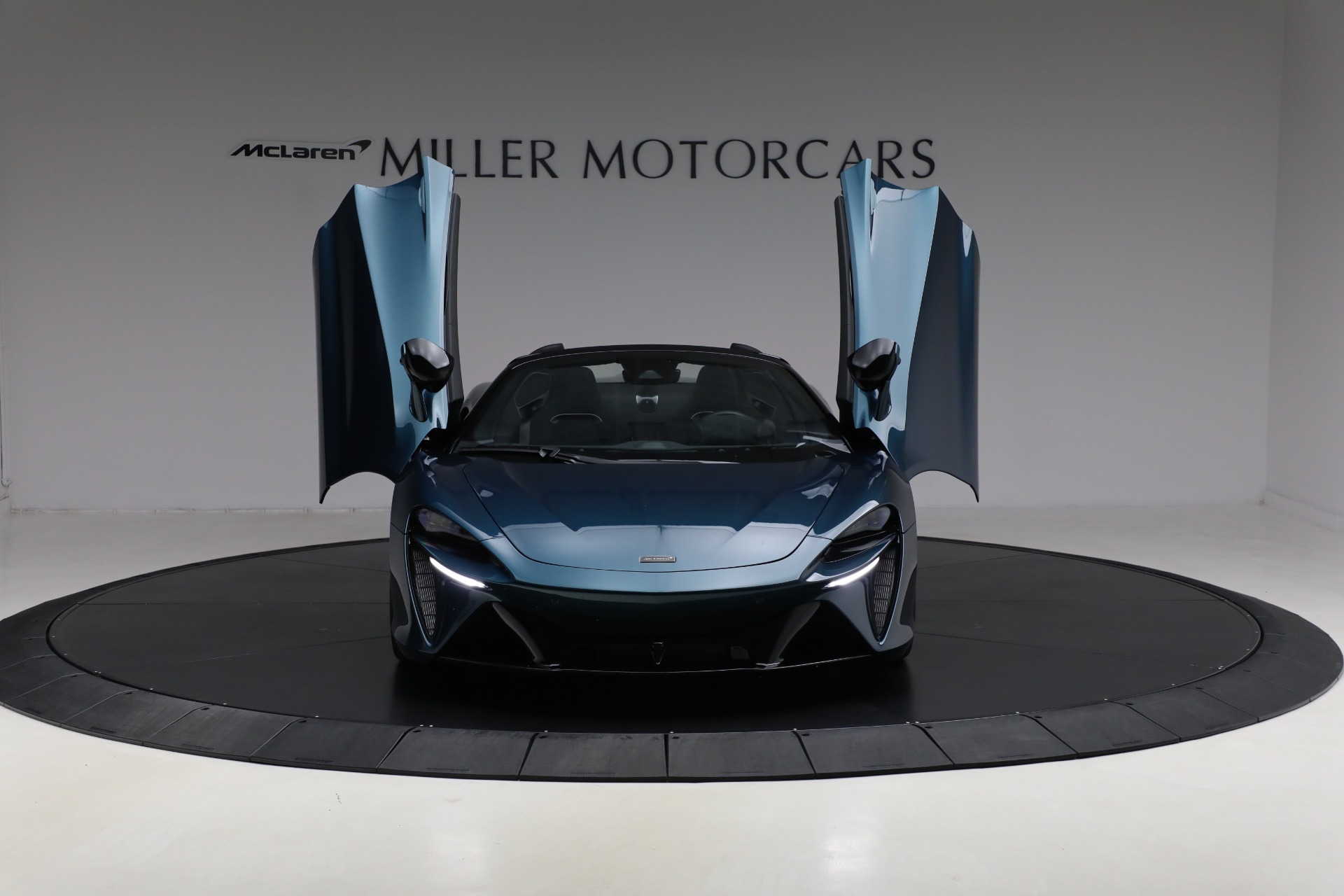 Used-2025-McLaren-Artura-Spider