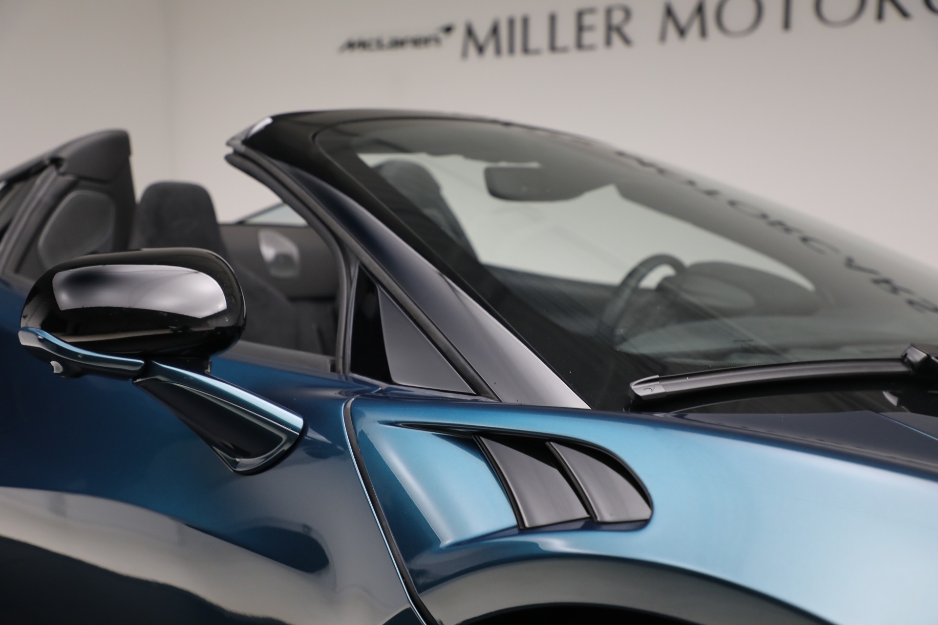 Used-2025-McLaren-Artura-Spider