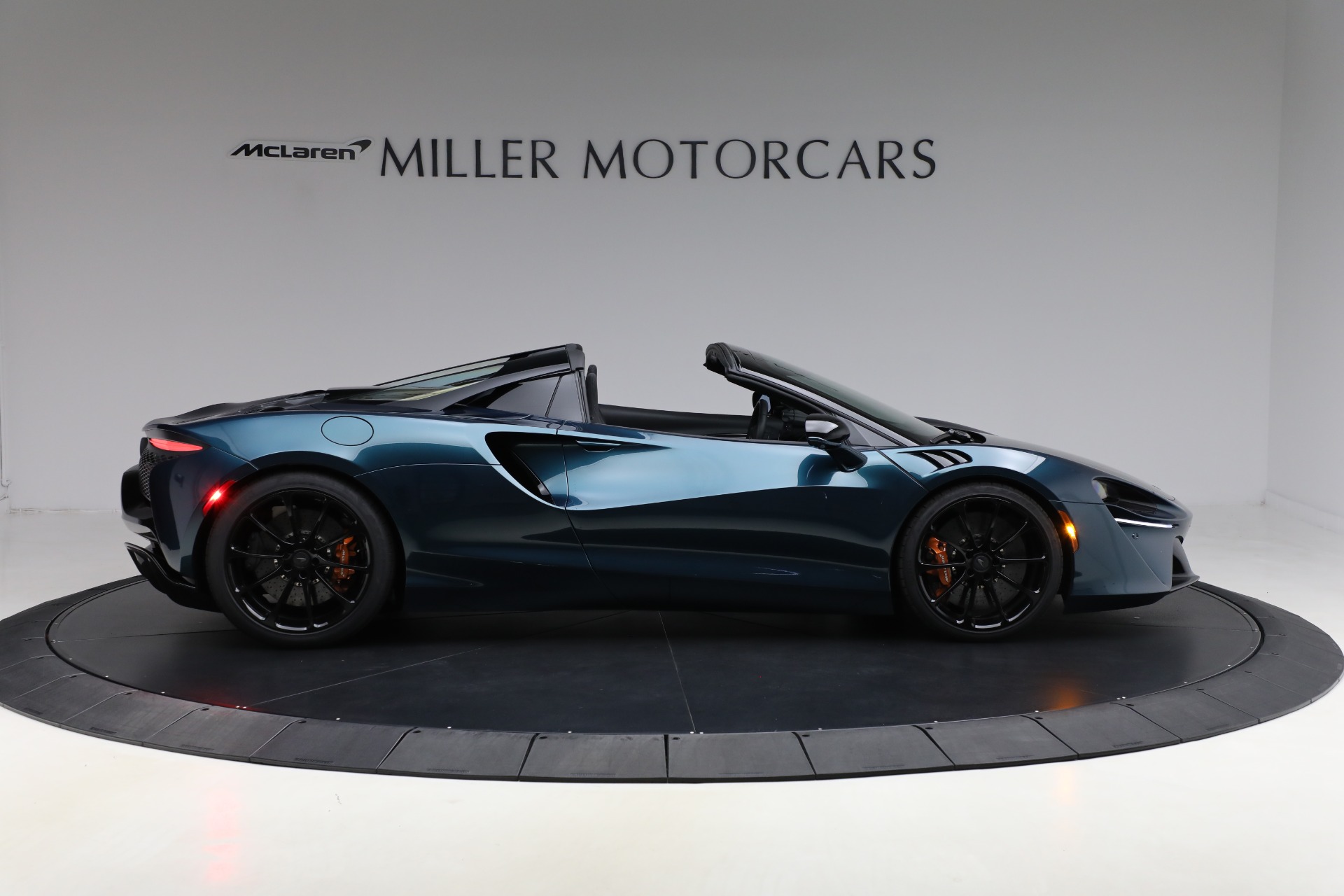 Used-2025-McLaren-Artura-Spider