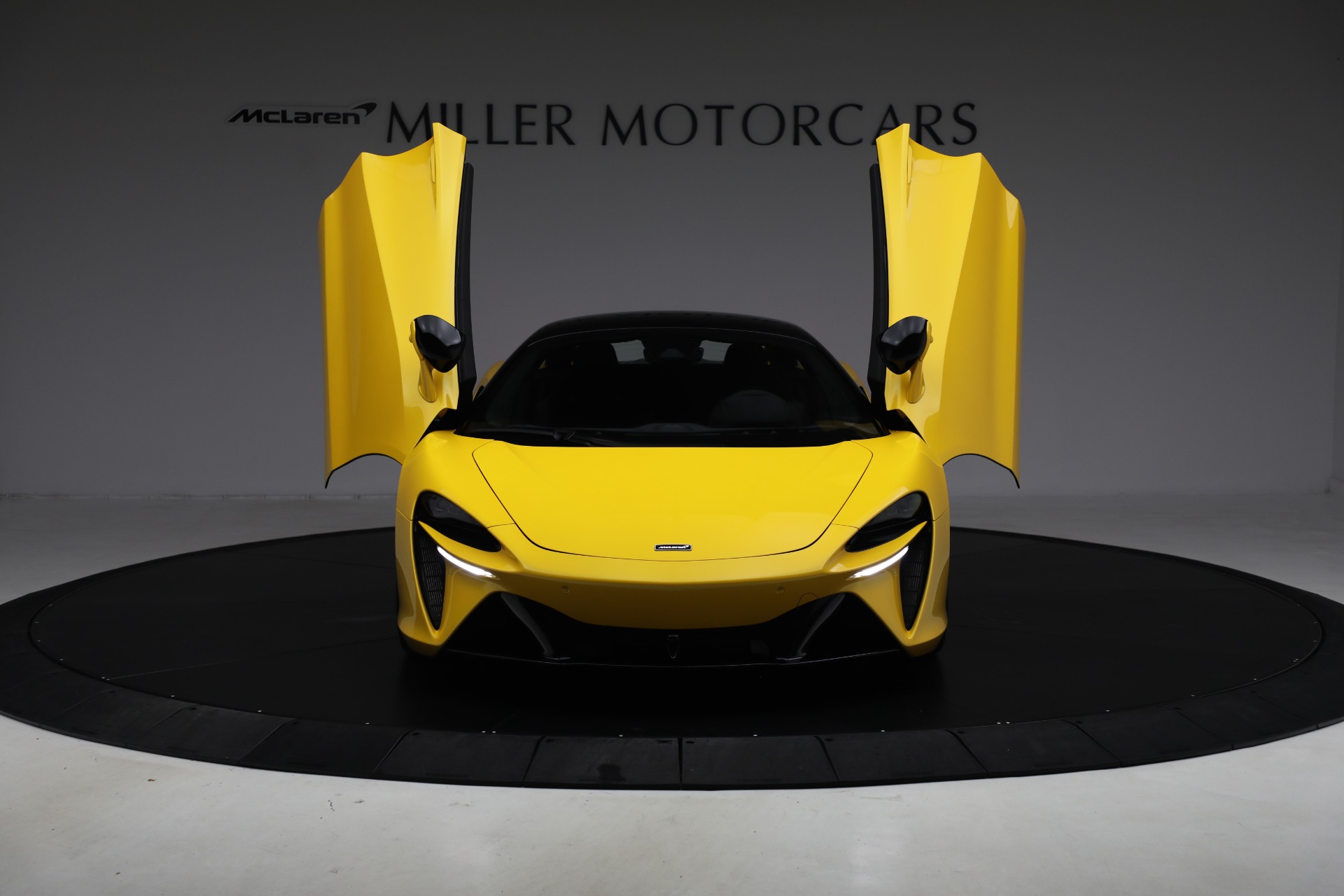 Used-2024-McLaren-Artura