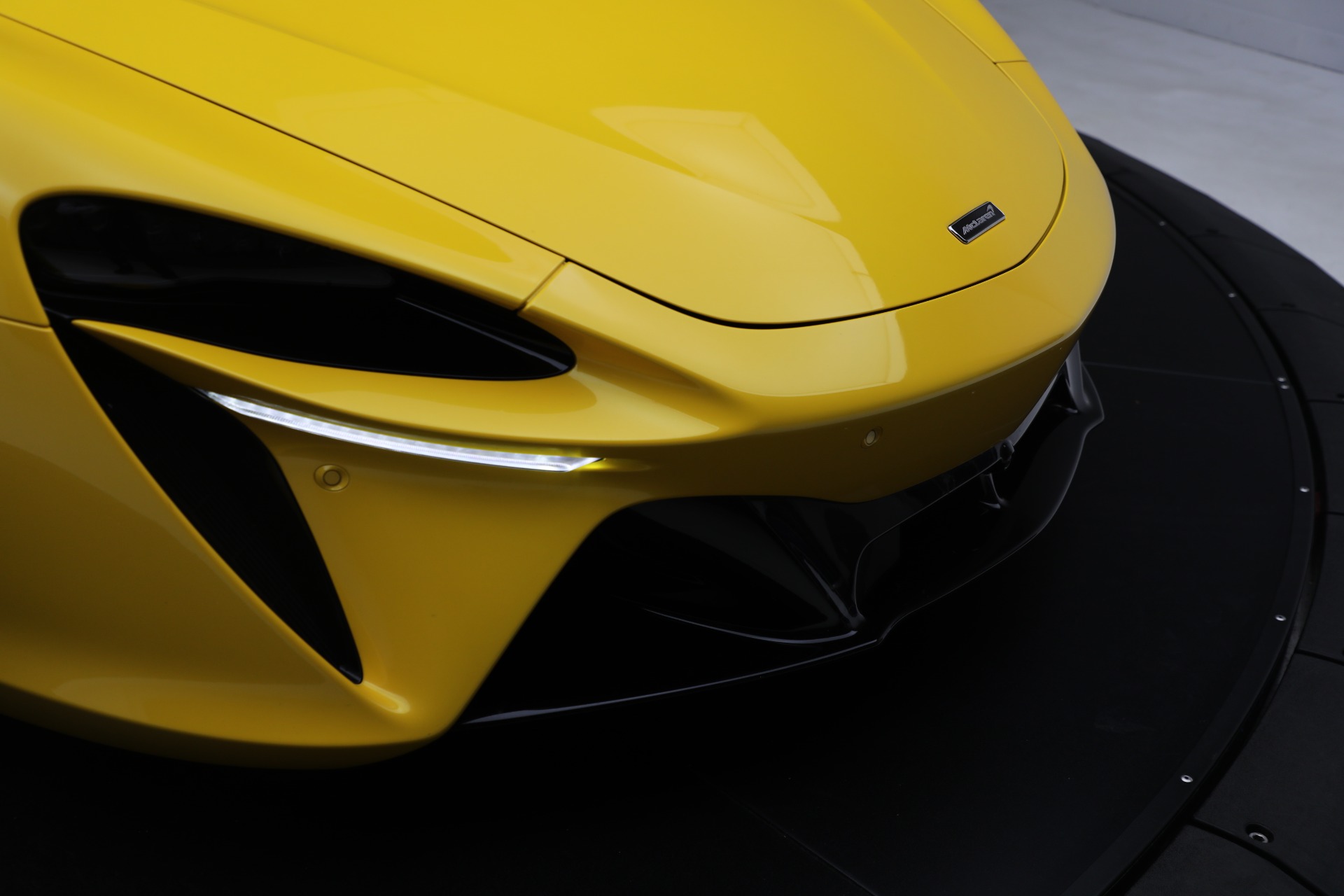 Used-2024-McLaren-Artura