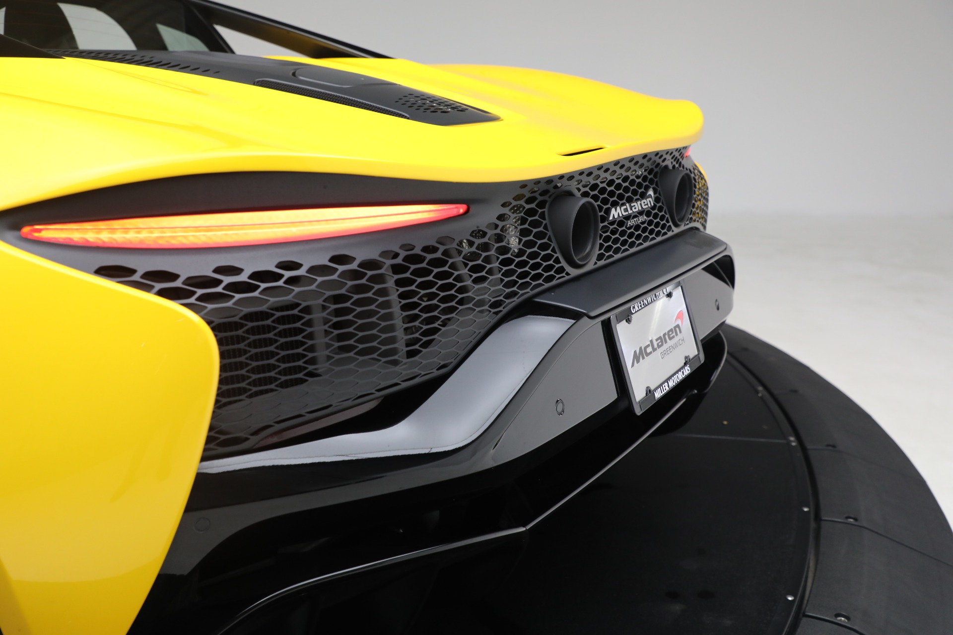 Used-2024-McLaren-Artura