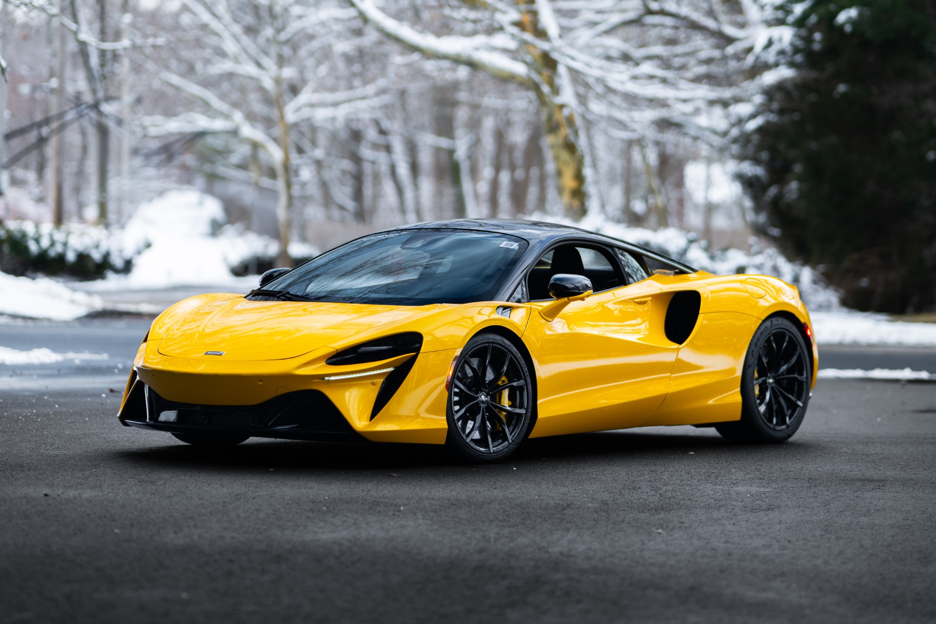 Used-2024-McLaren-Artura