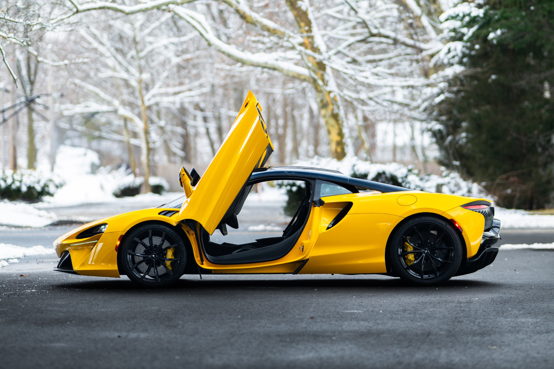 Used-2024-McLaren-Artura
