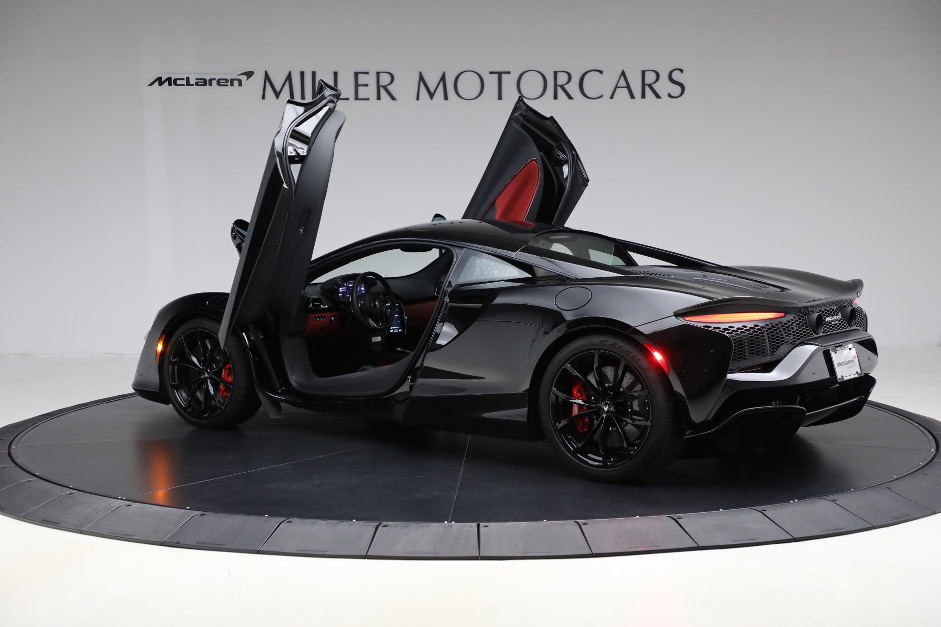 Used-2024-McLaren-Artura-TechLux