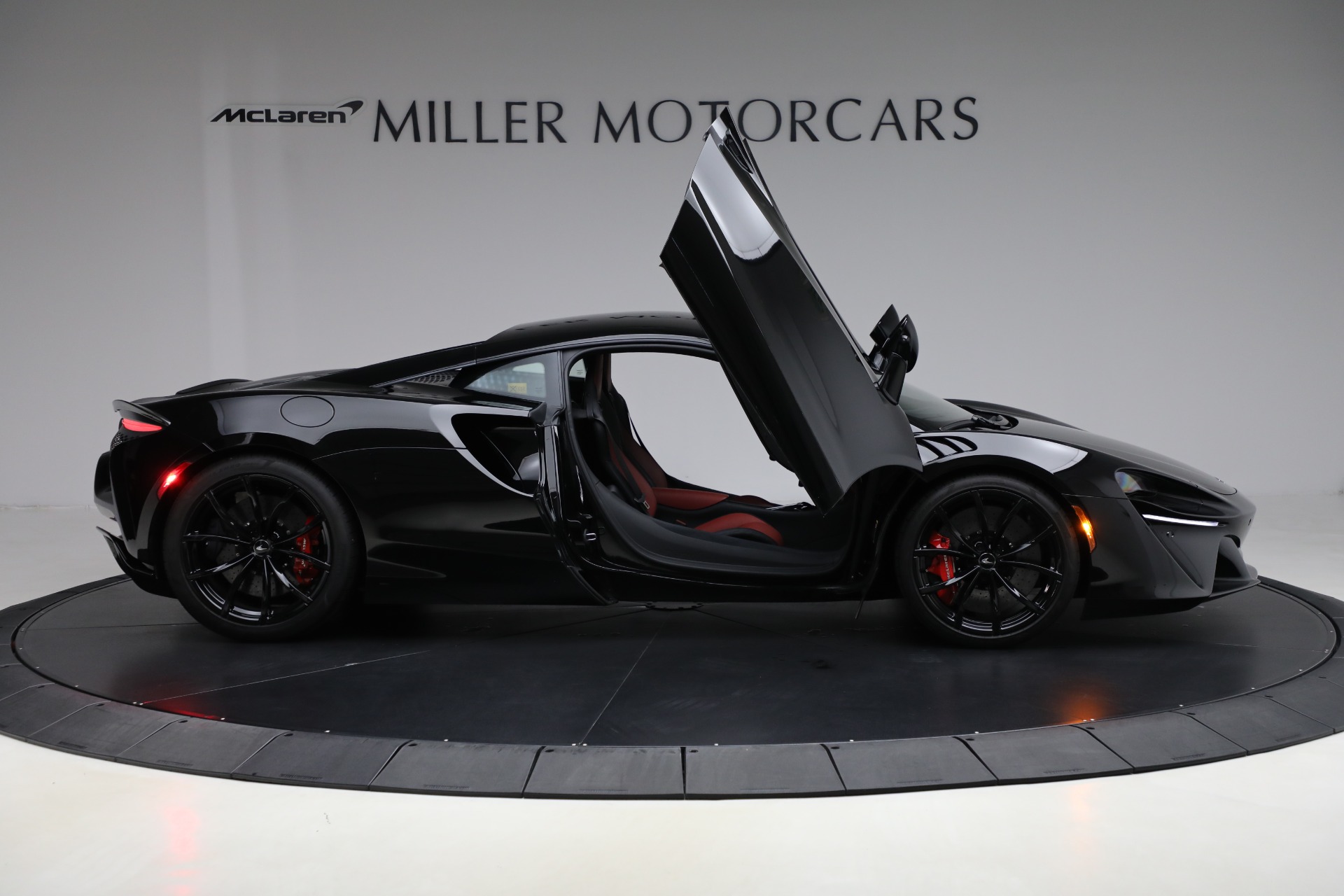 Used-2024-McLaren-Artura-TechLux