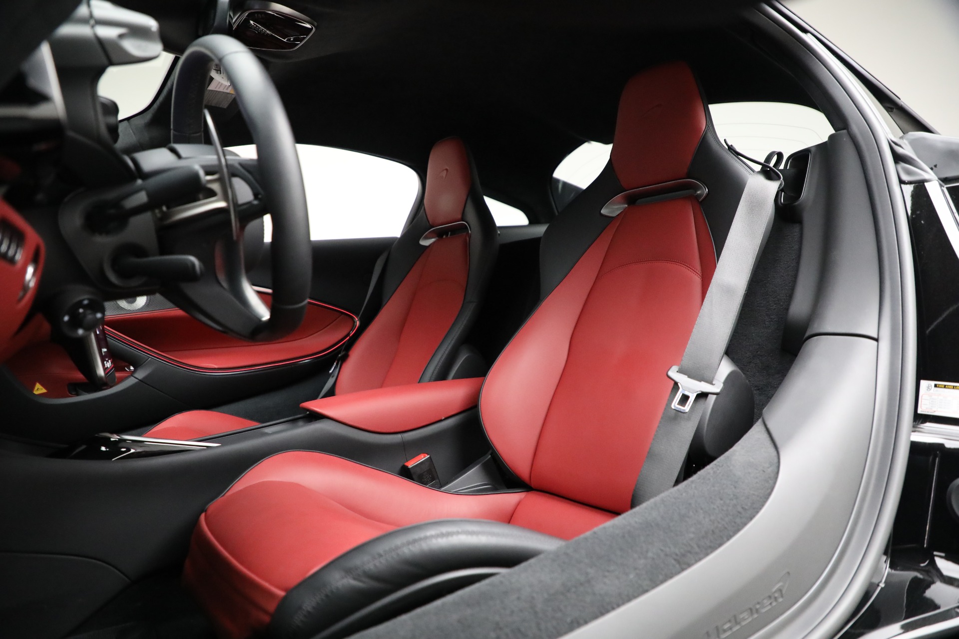 Used-2024-McLaren-Artura-TechLux