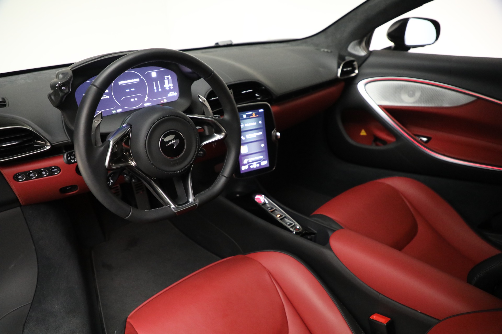 Used-2024-McLaren-Artura-TechLux