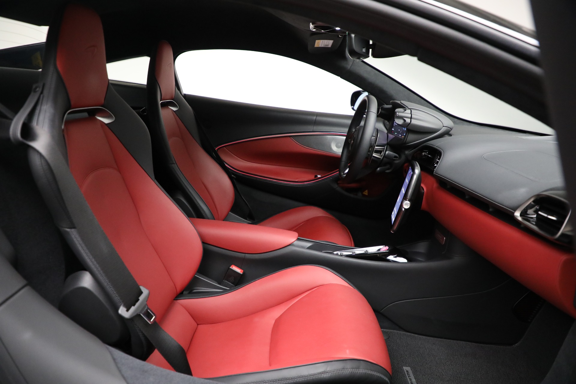 Used-2024-McLaren-Artura-TechLux