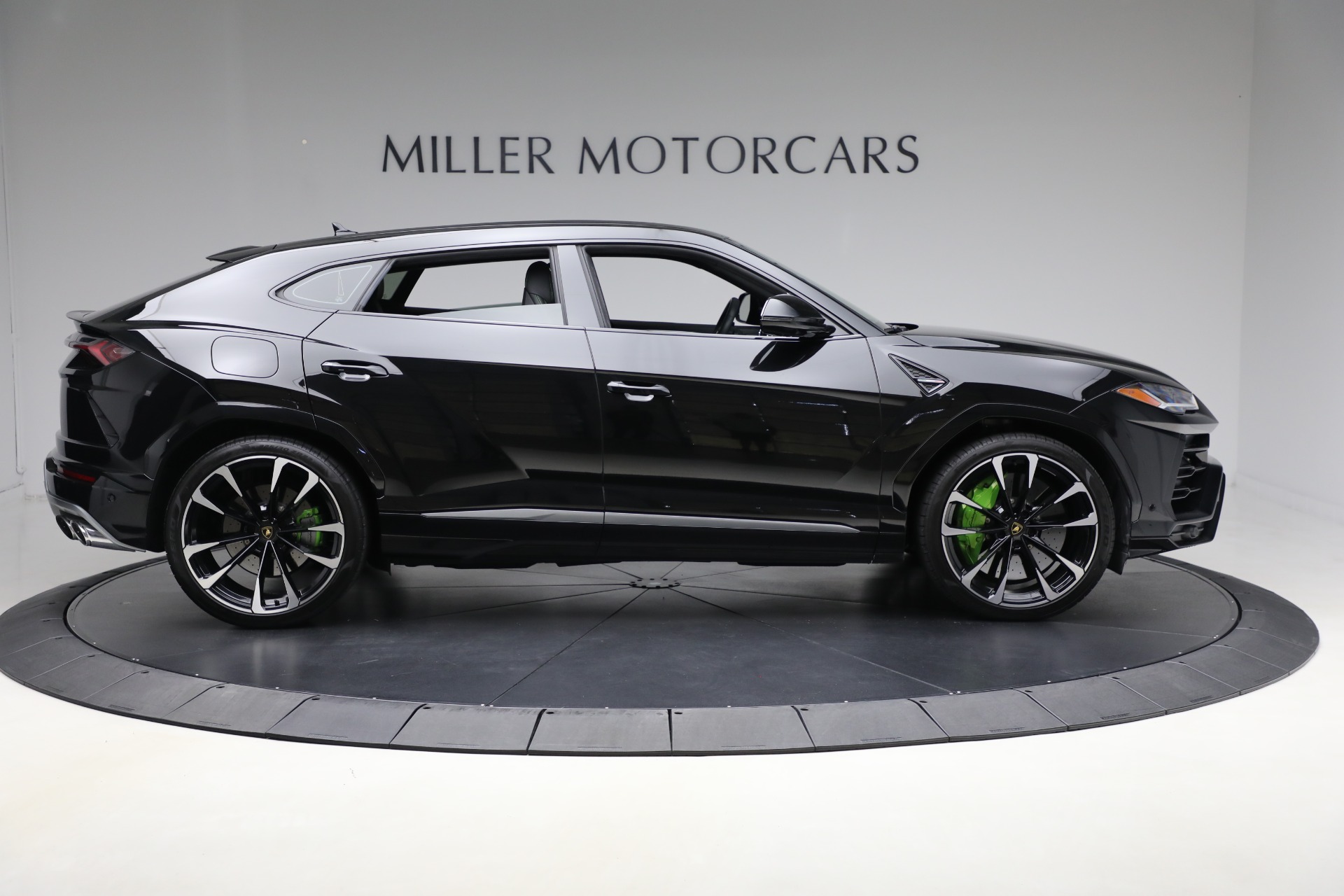 Used-2022-Lamborghini-Urus
