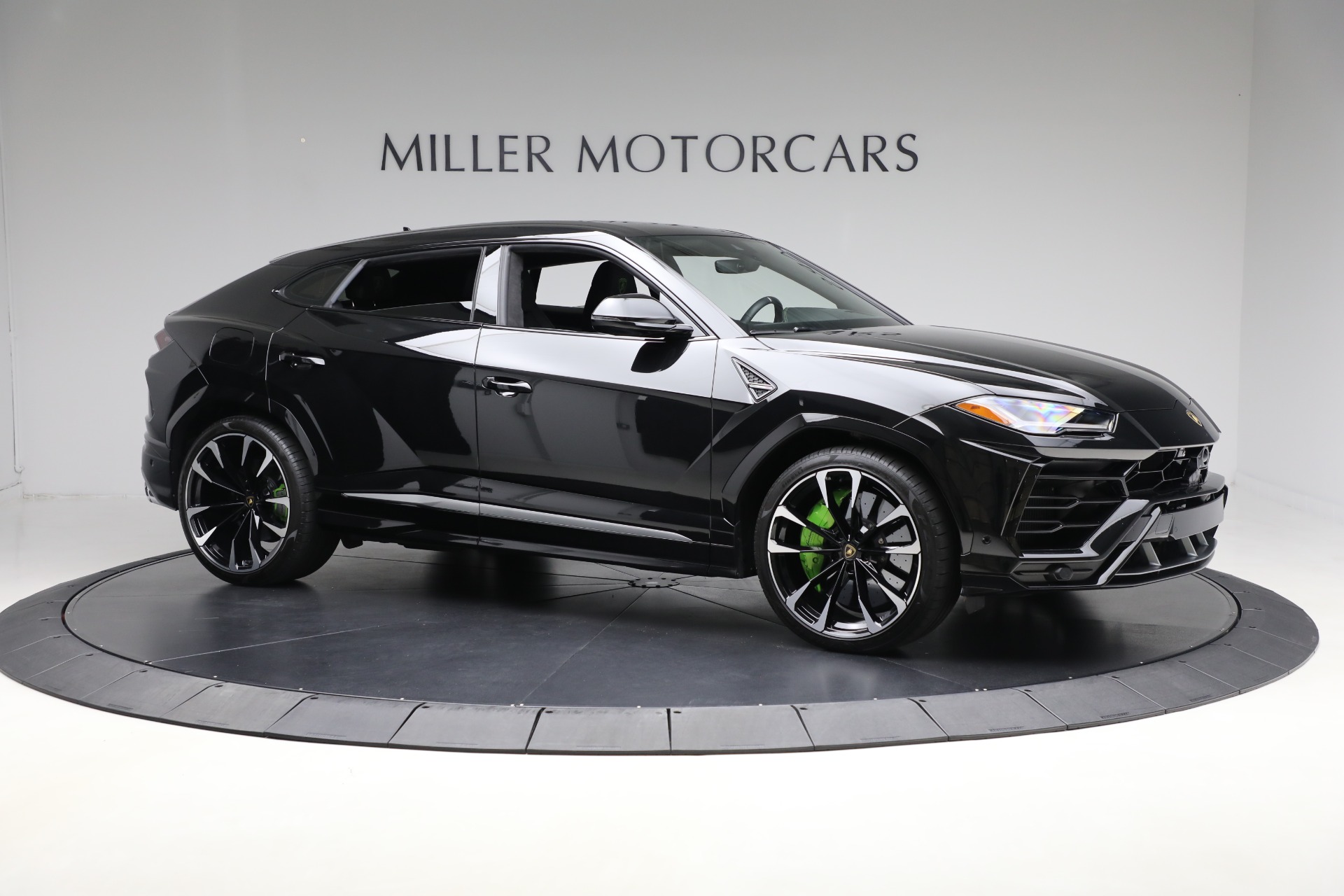 Used-2022-Lamborghini-Urus