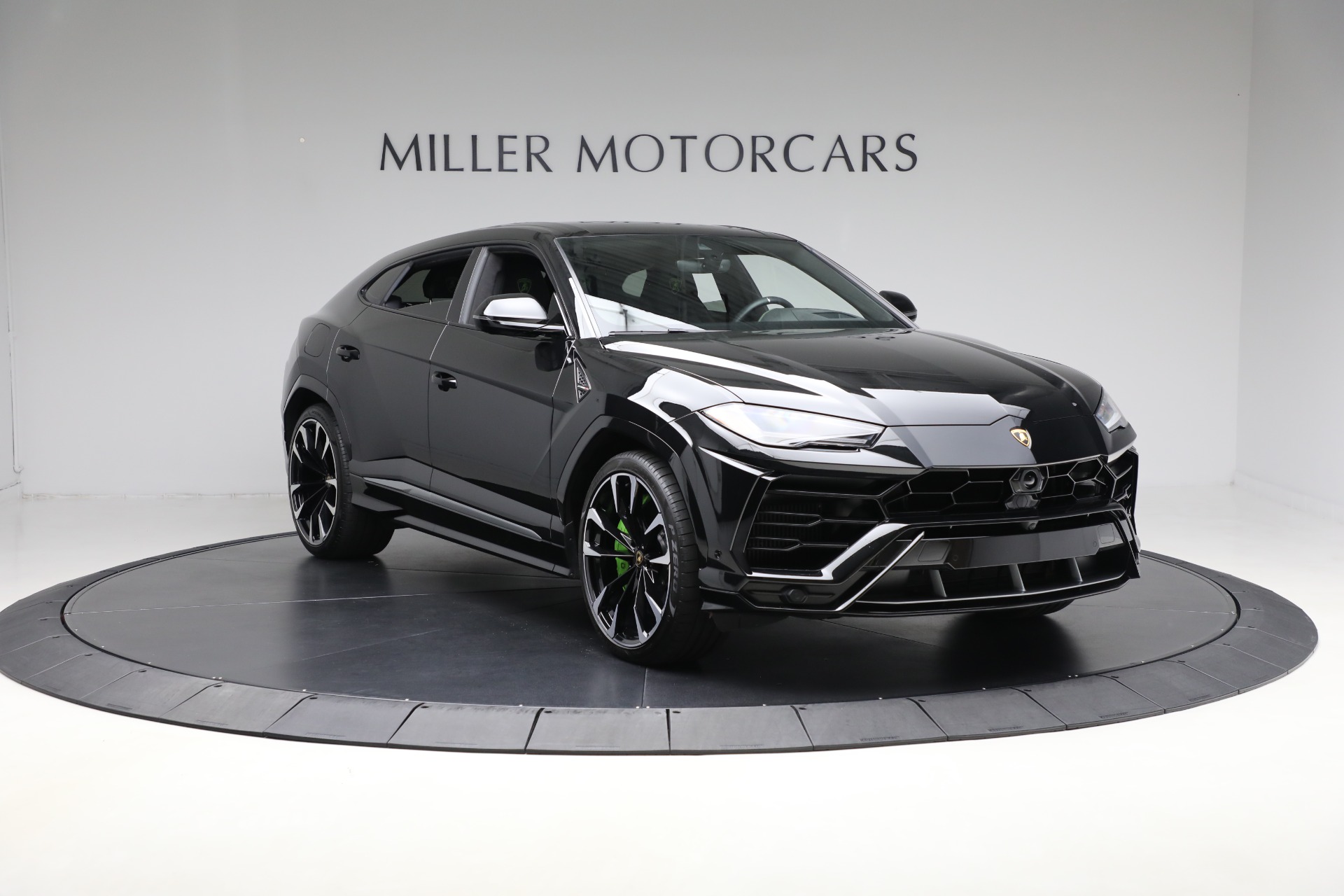 Used-2022-Lamborghini-Urus