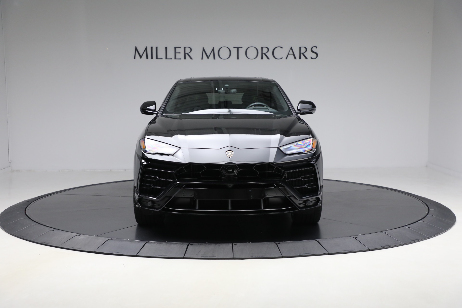 Used-2022-Lamborghini-Urus