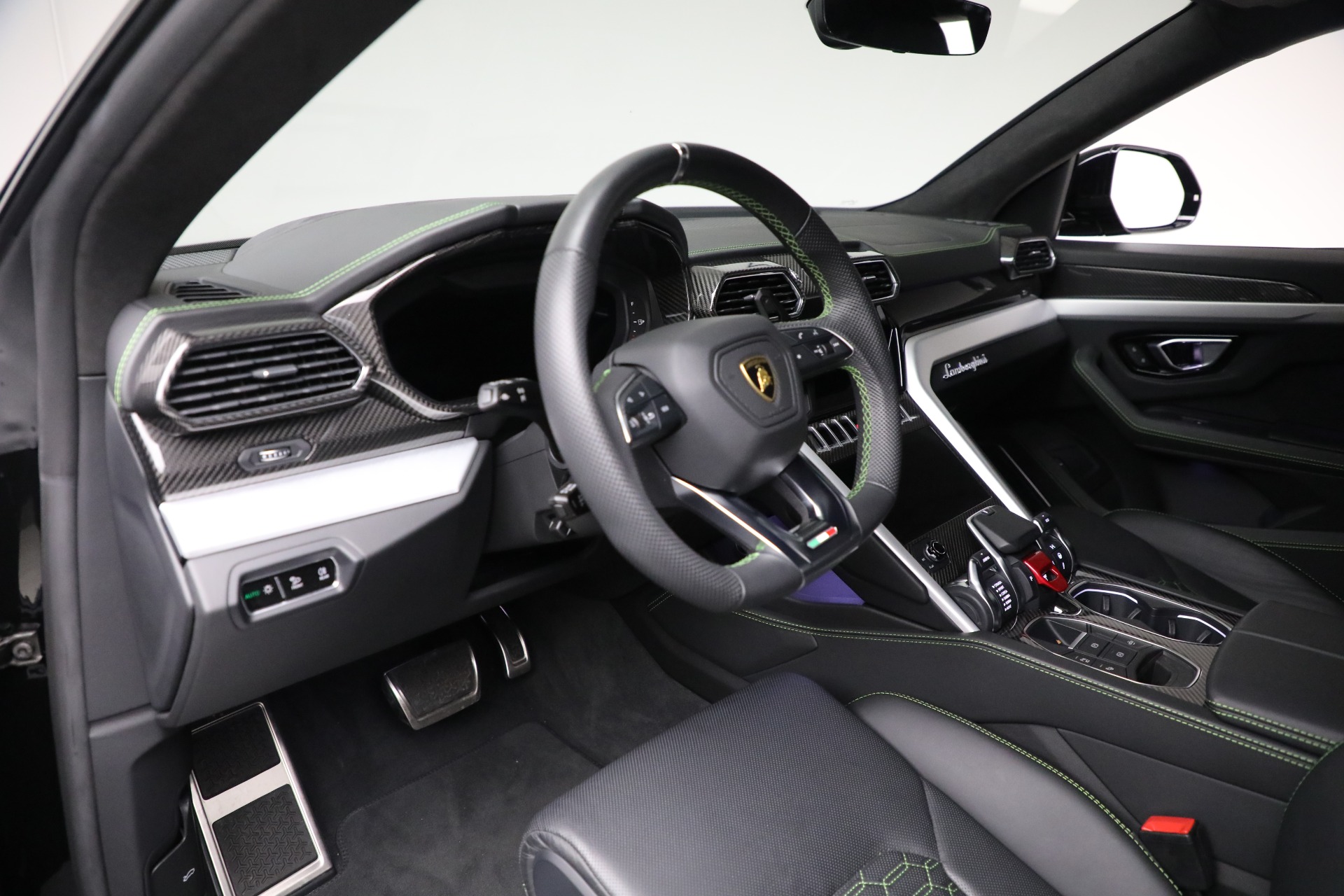 Used-2022-Lamborghini-Urus