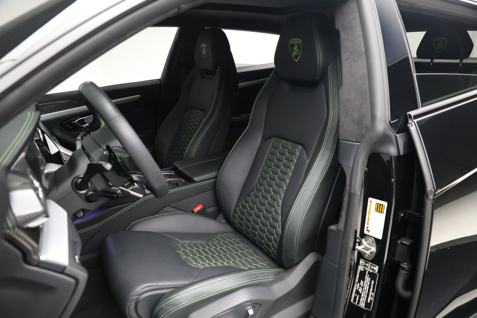 Used-2022-Lamborghini-Urus