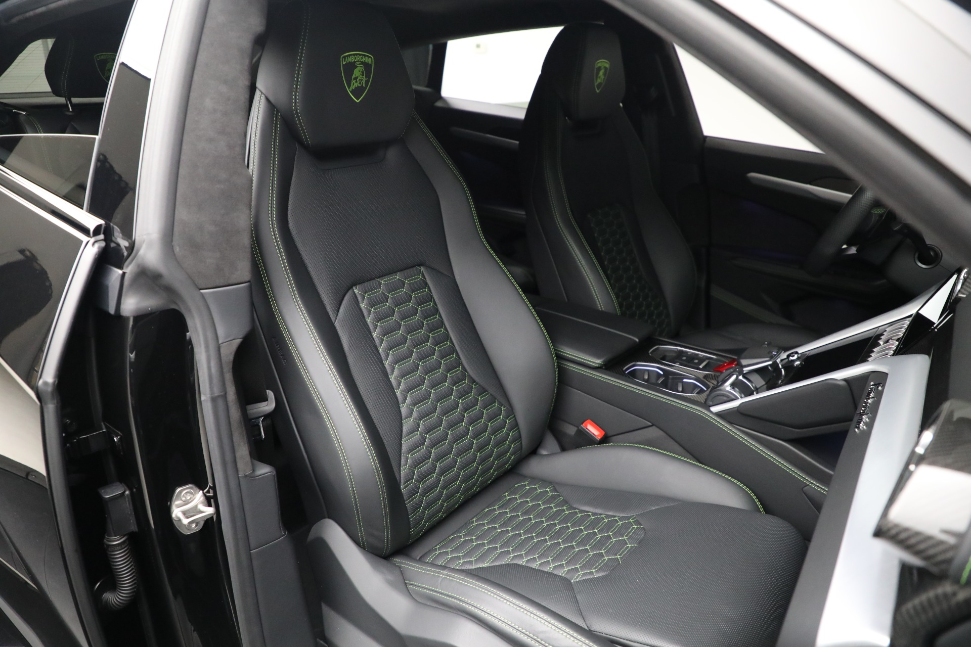 Used-2022-Lamborghini-Urus