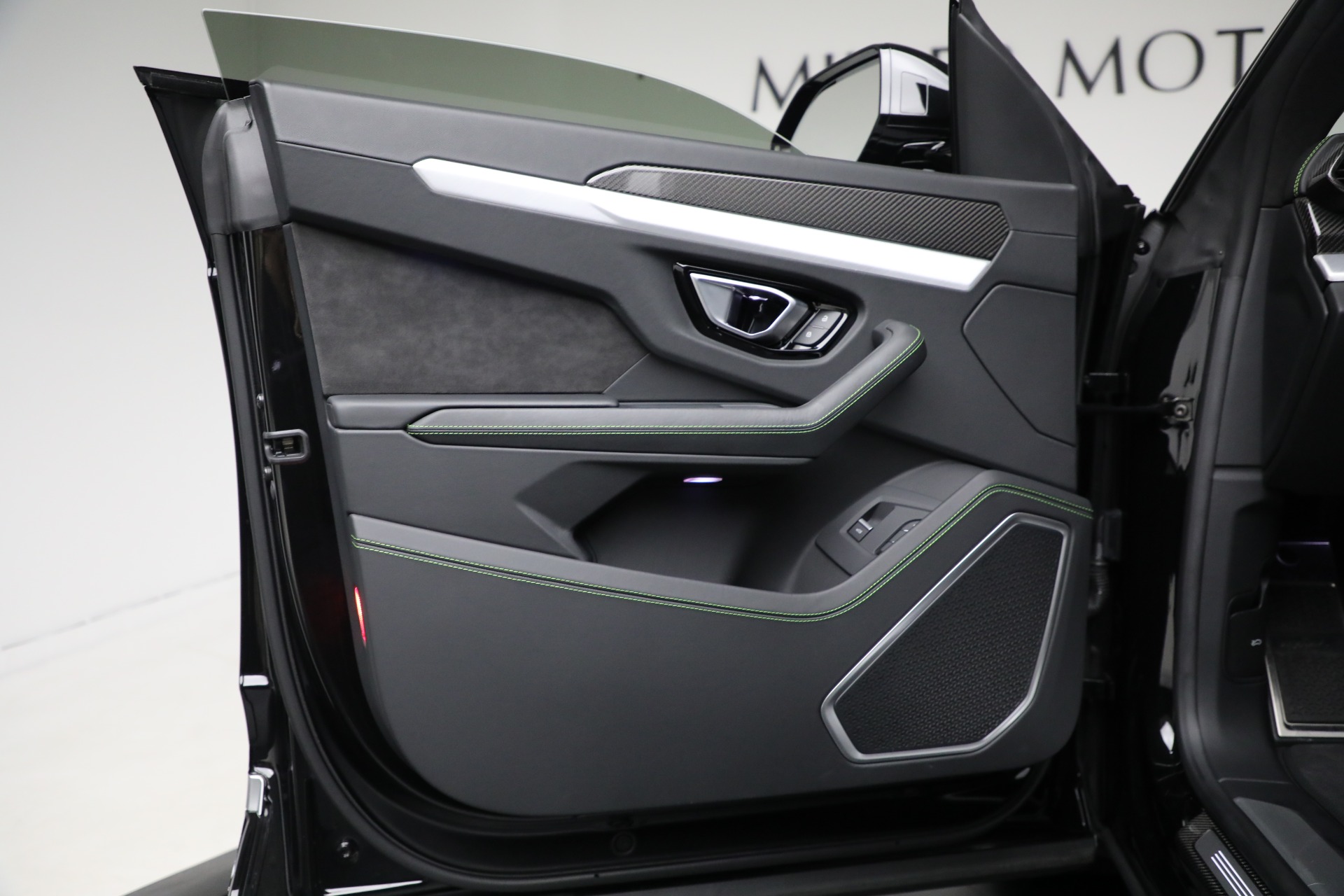 Used-2022-Lamborghini-Urus