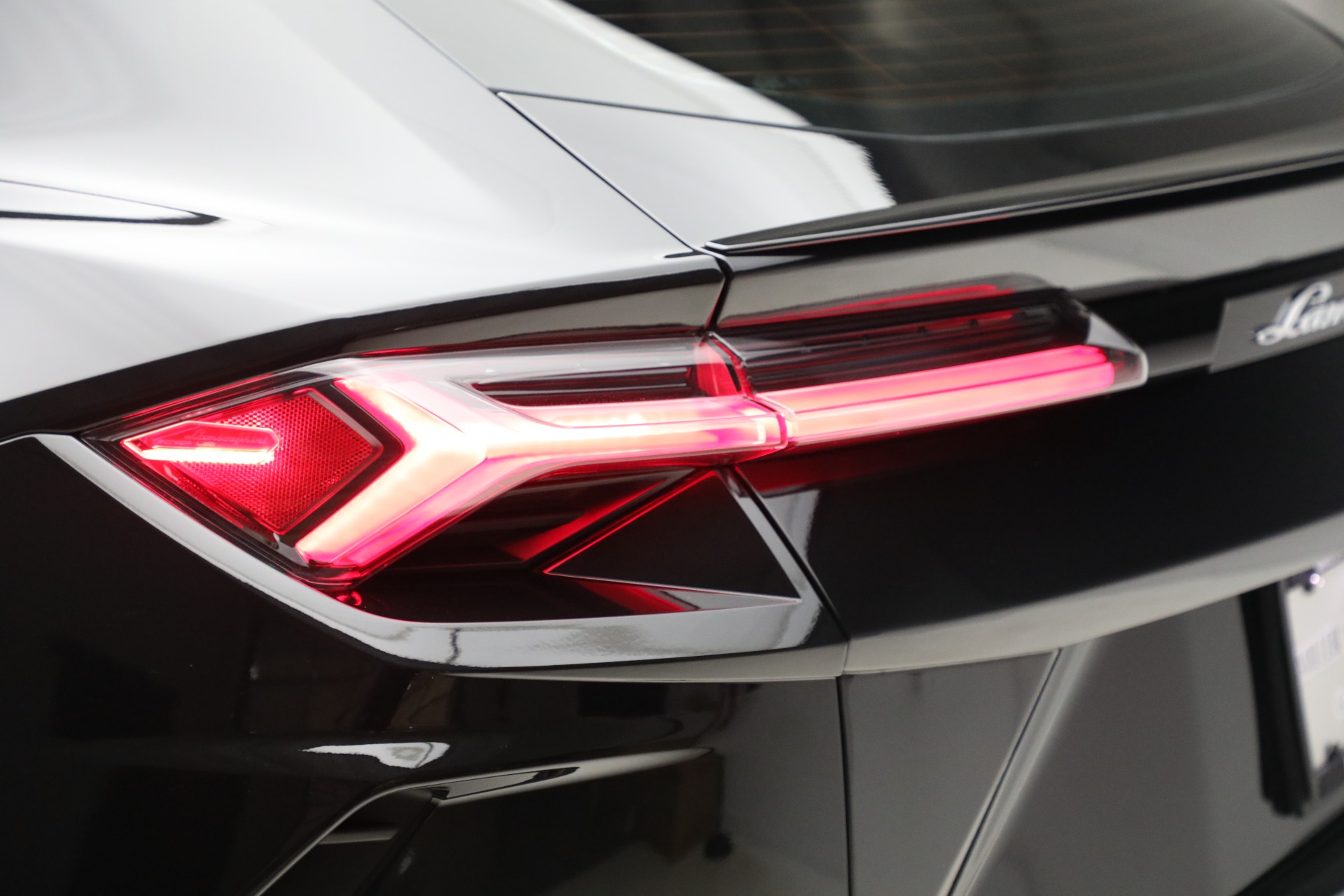 Used-2022-Lamborghini-Urus