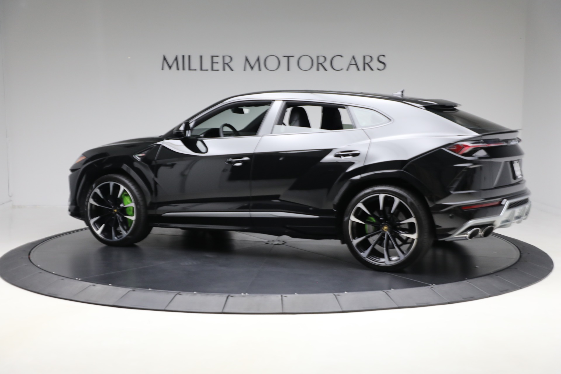 Used-2022-Lamborghini-Urus