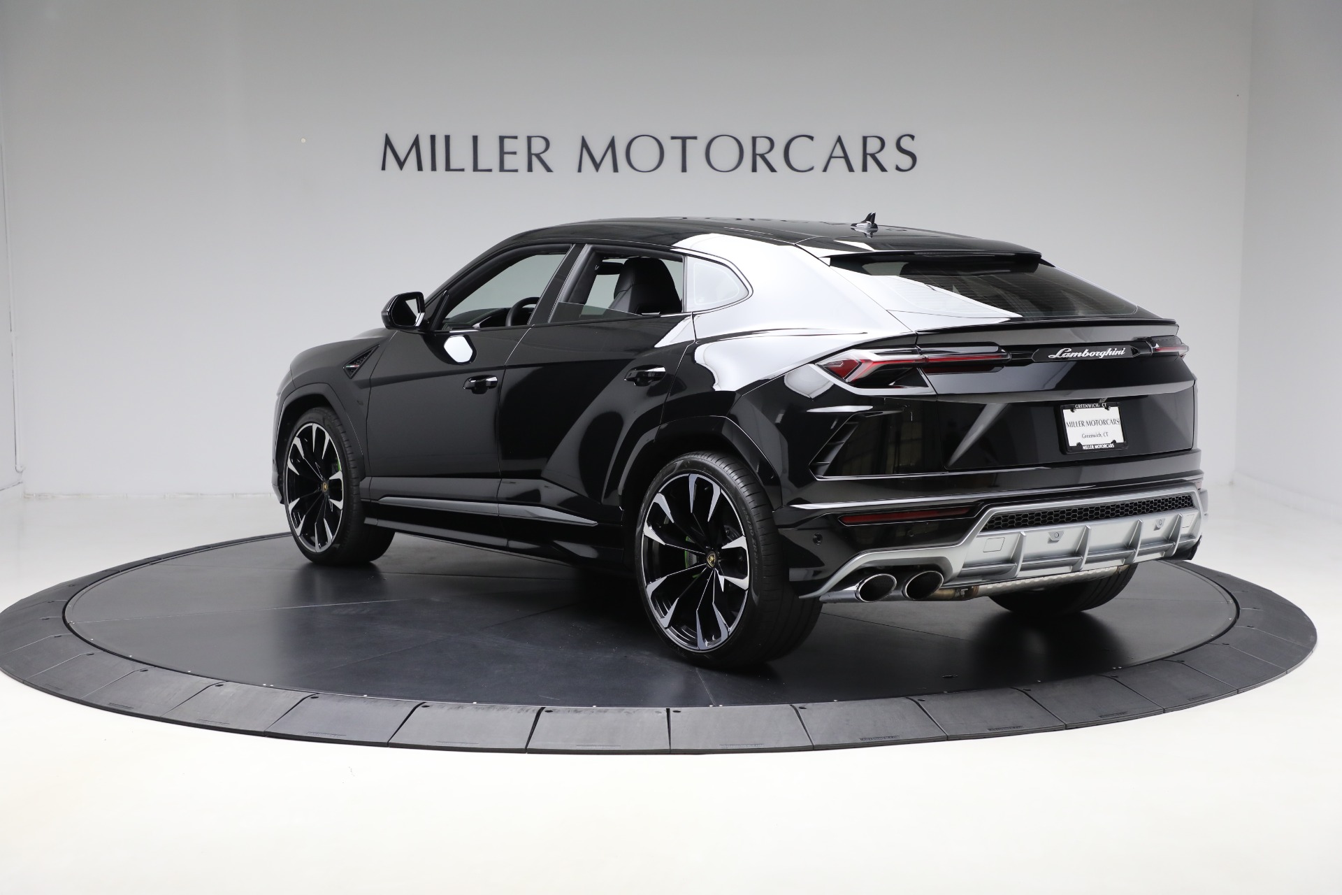 Used-2022-Lamborghini-Urus