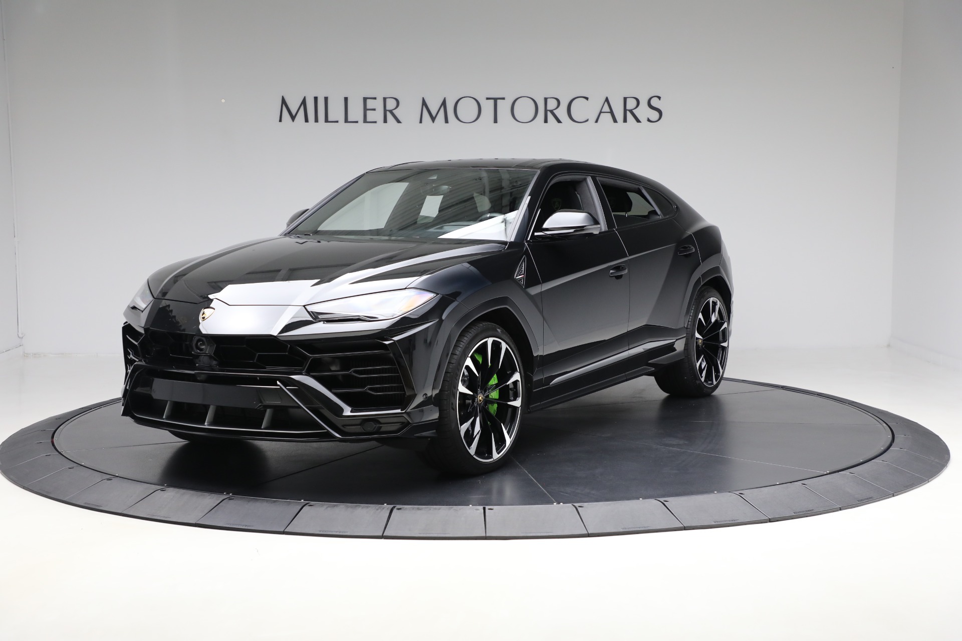 Used-2022-Lamborghini-Urus