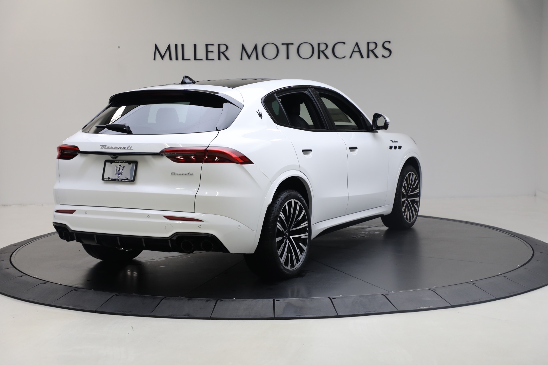 New-2025-Maserati-Grecale-Modena