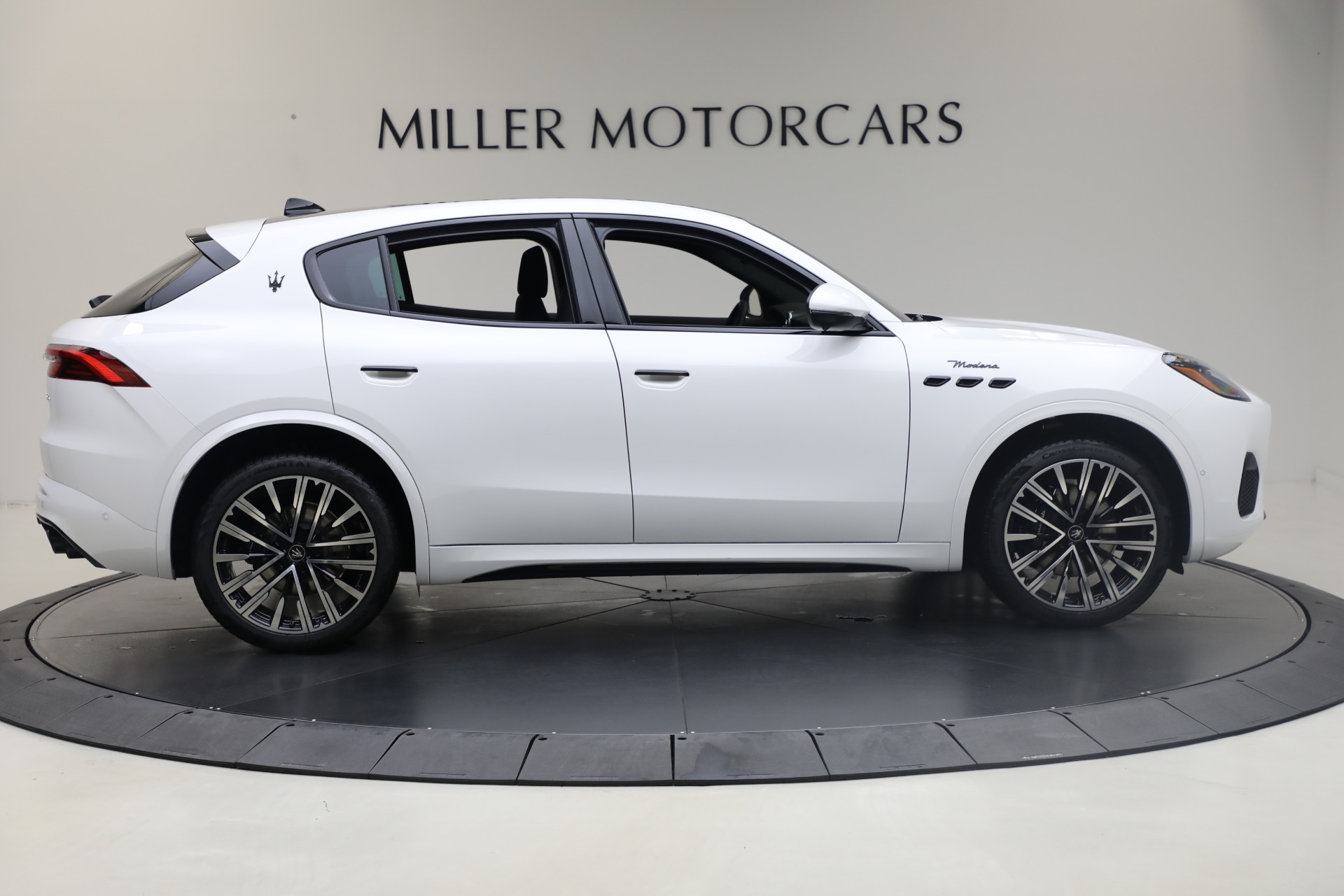 New-2025-Maserati-Grecale-Modena