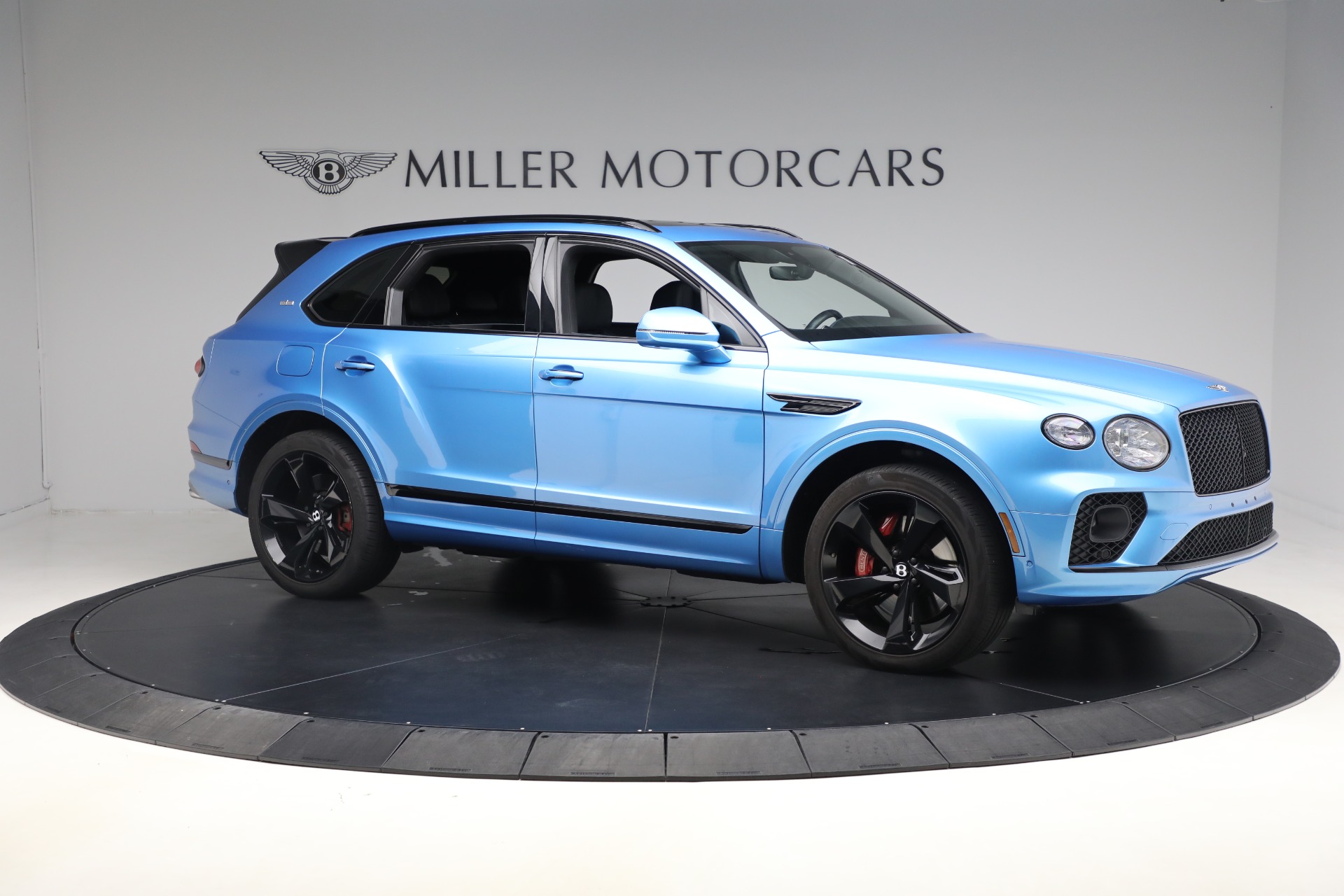 Used-2021-Bentley-Bentayga-V8