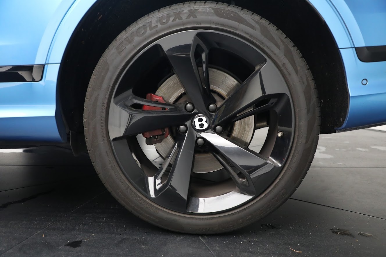 Used-2021-Bentley-Bentayga-V8
