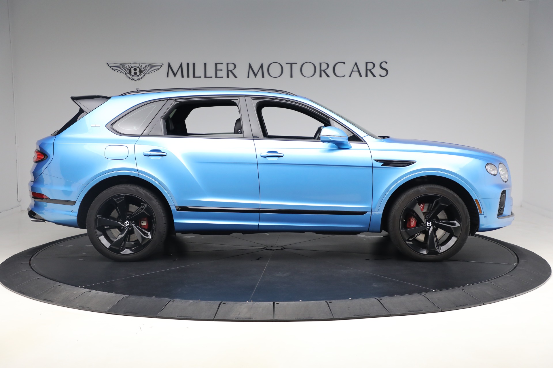 Used-2021-Bentley-Bentayga-V8