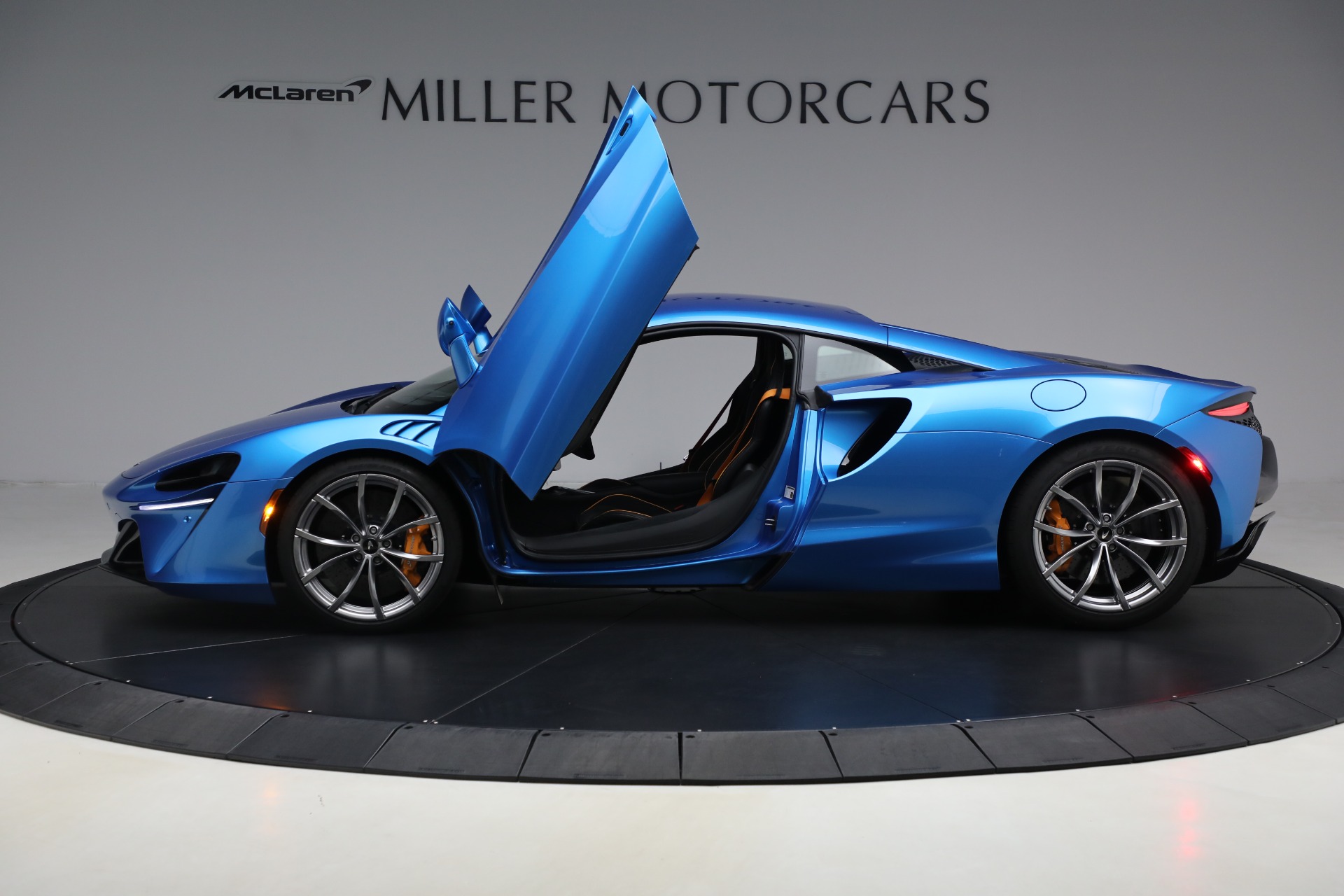 Used-2024-McLaren-Artura-Vision