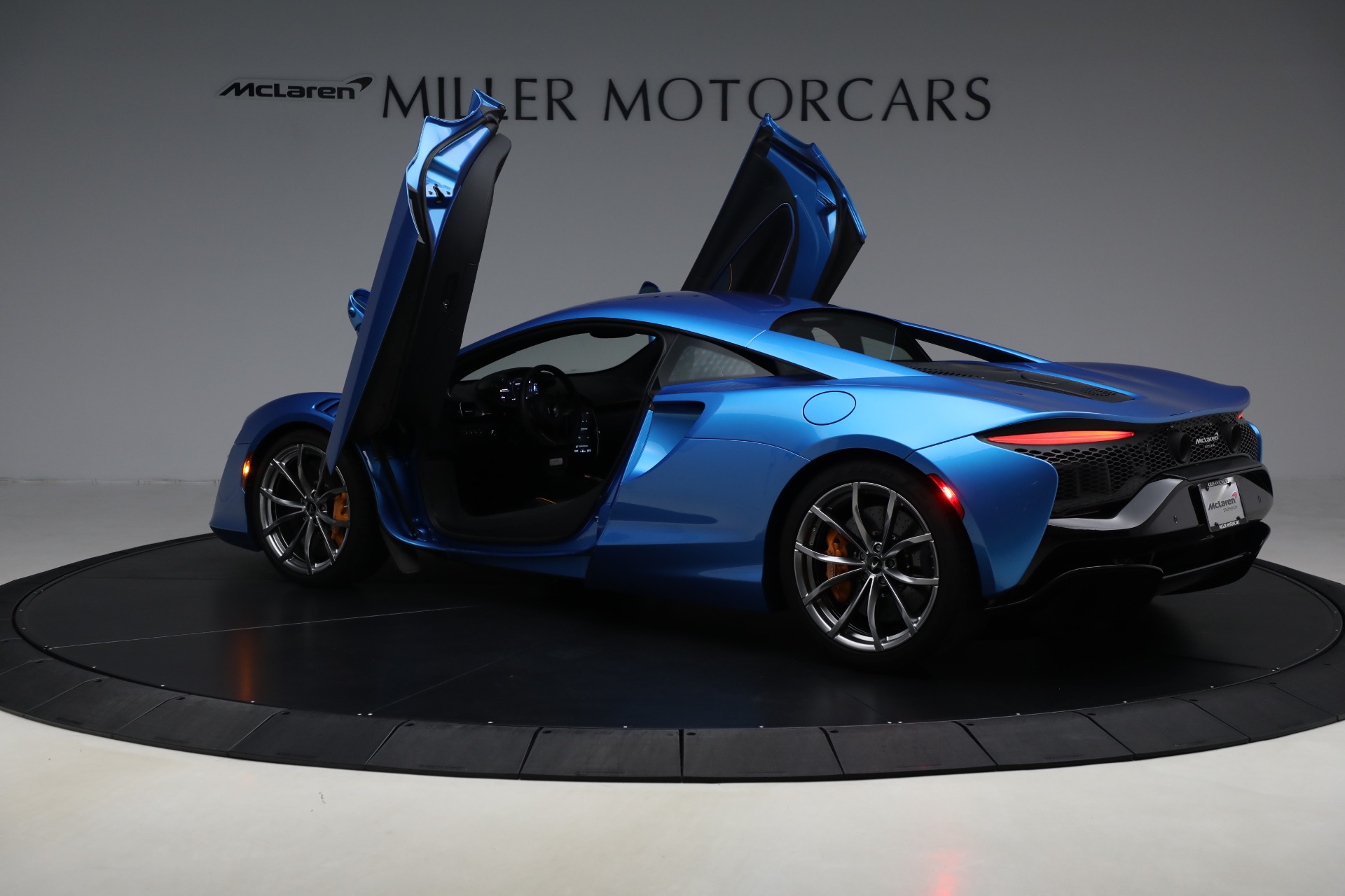 Used-2024-McLaren-Artura-Vision