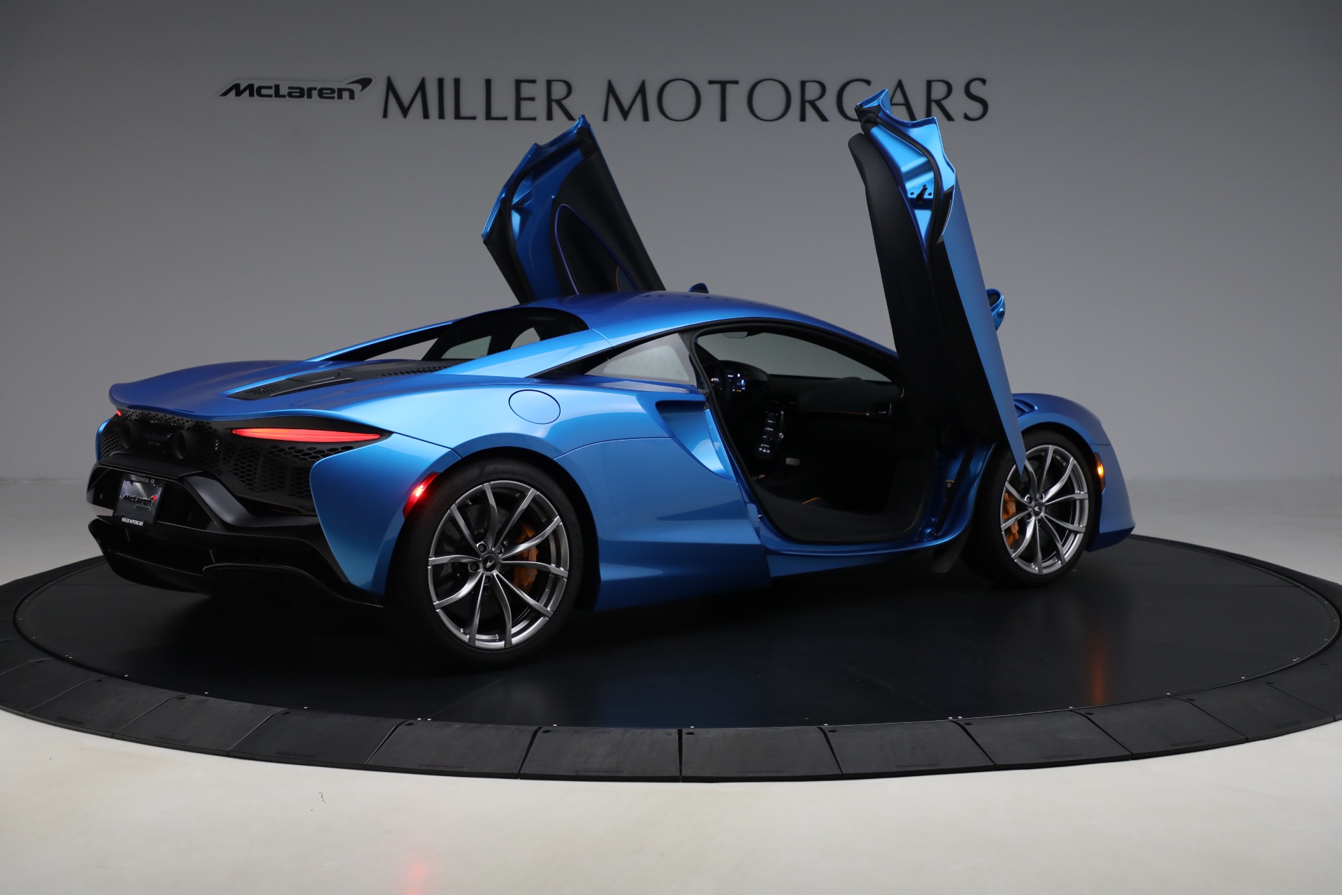 Used-2024-McLaren-Artura-Vision