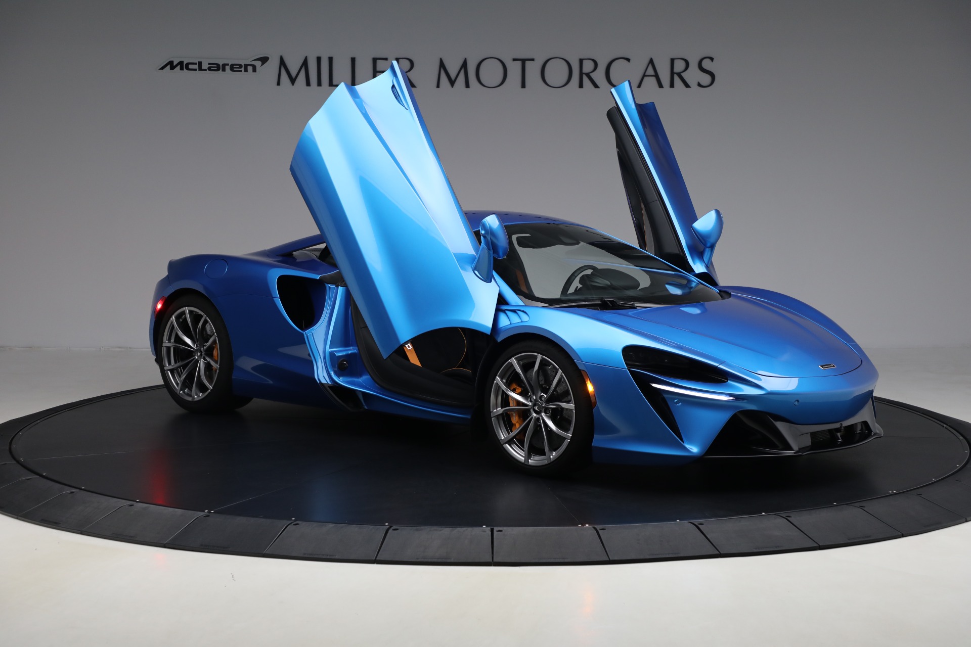 Used-2024-McLaren-Artura-Vision